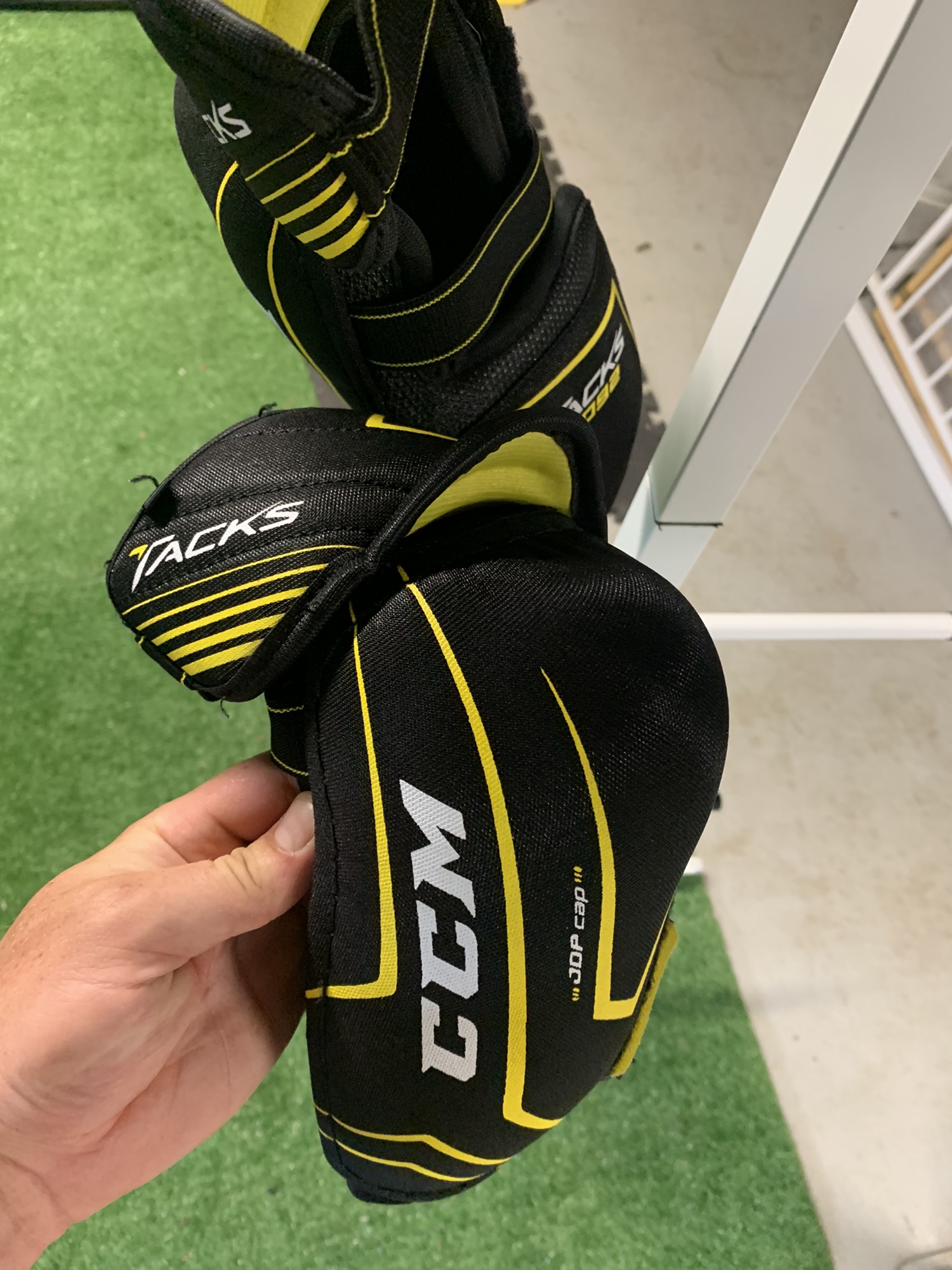 Used Medium CCM Tacks 3092 Elbow Pads SidelineSwap