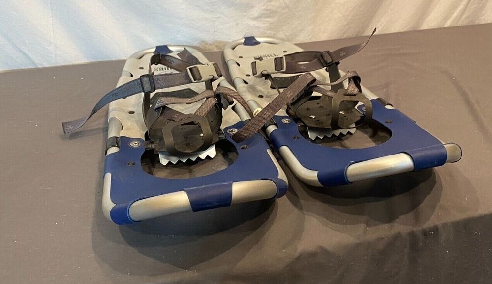 TUBBS Trail Adventure 30 Snowshoes & TUBBS Adjustable Length Trekking