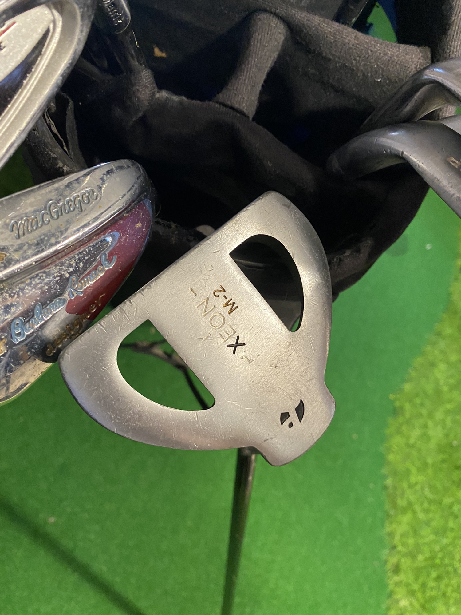 Mens right handed complete golf club starter set with bag SidelineSwap