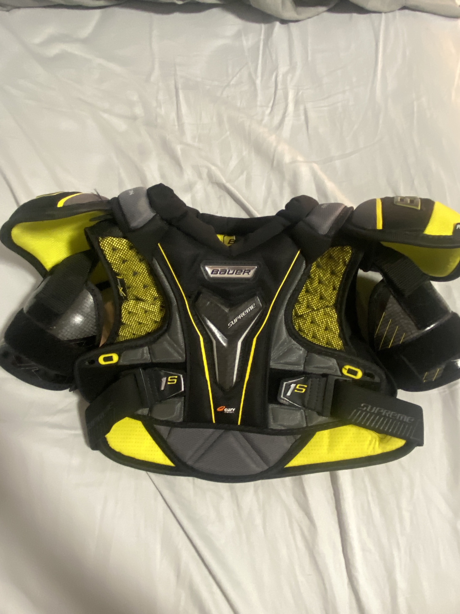 New Junior Medium Bauer Supreme 1S Shoulder Pads SidelineSwap