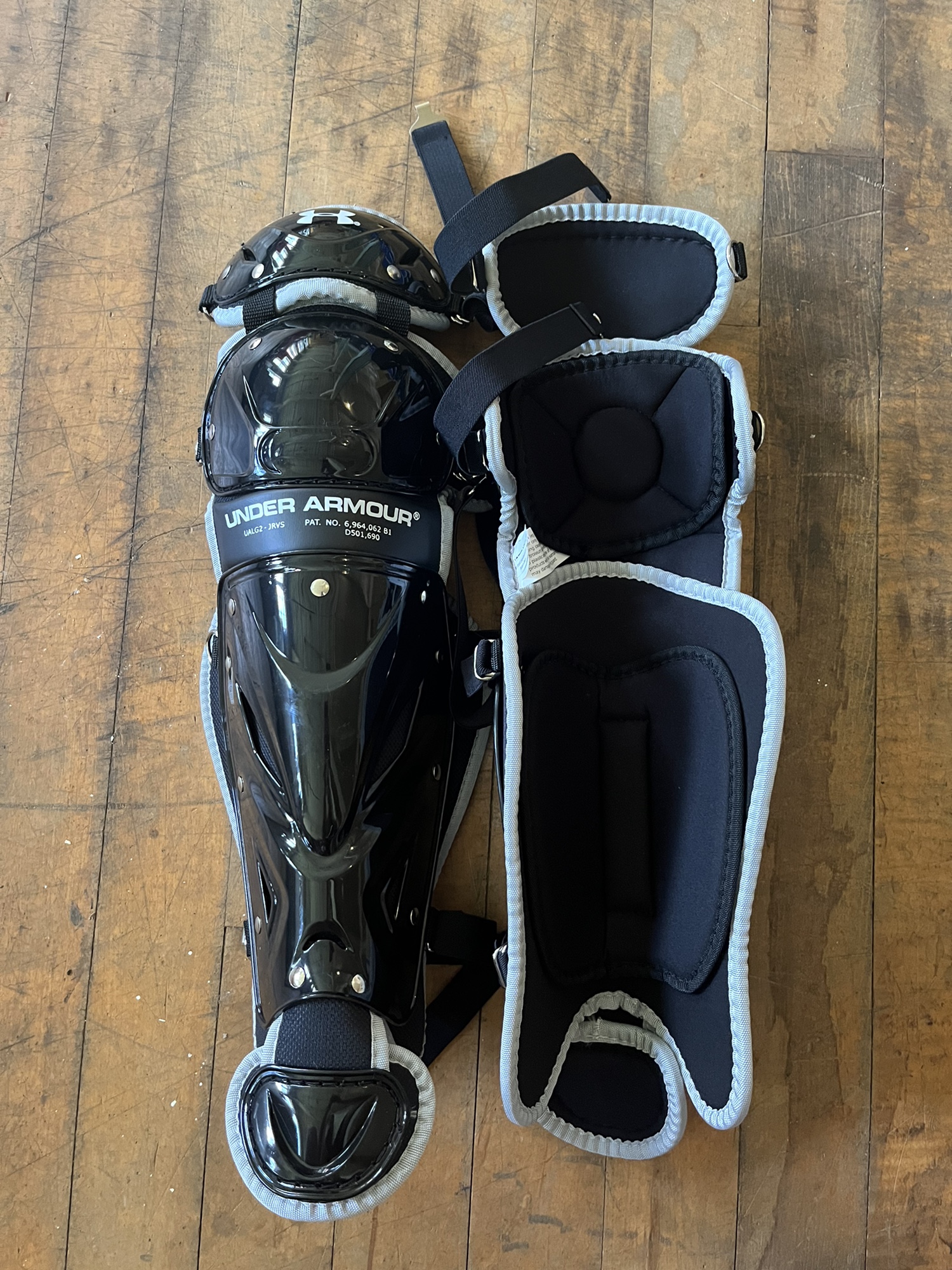New Under Armour Catcher's Leg Guard UALG2JRVS SidelineSwap