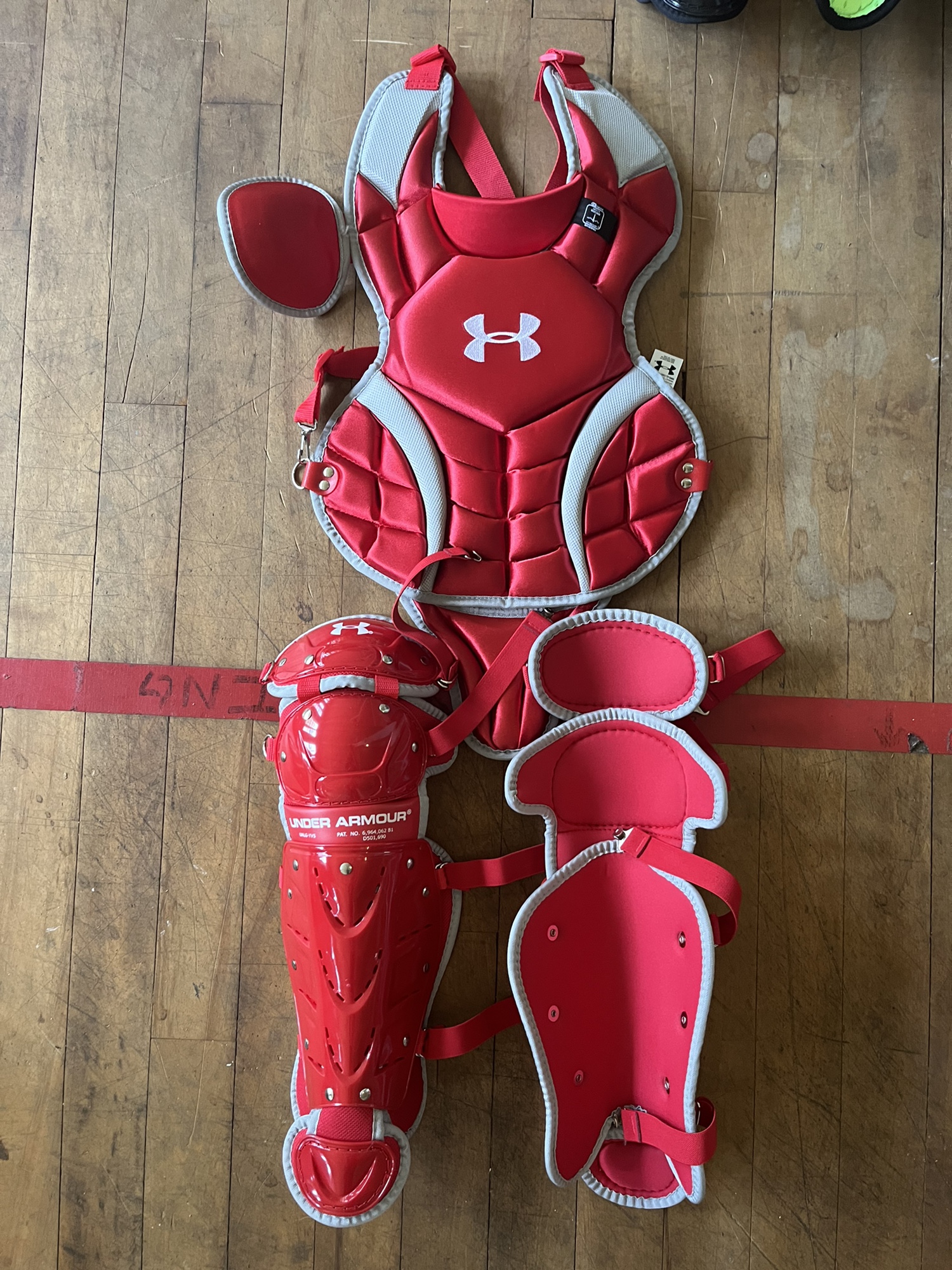 New Under Armour Youth Victory Series Catcher's Set UACPCC2YVS