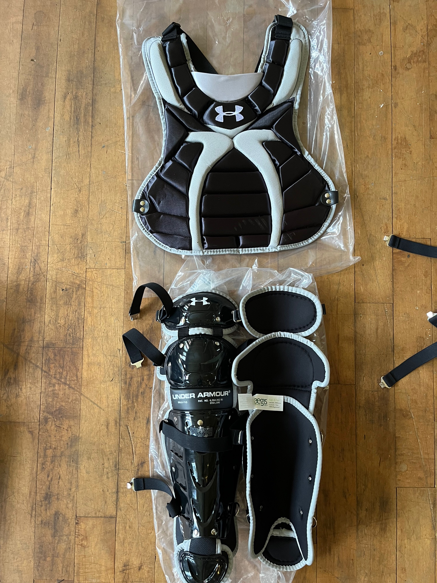 New Under Armour Victory Series Catcher's Set UALG2 JRVS/YVS