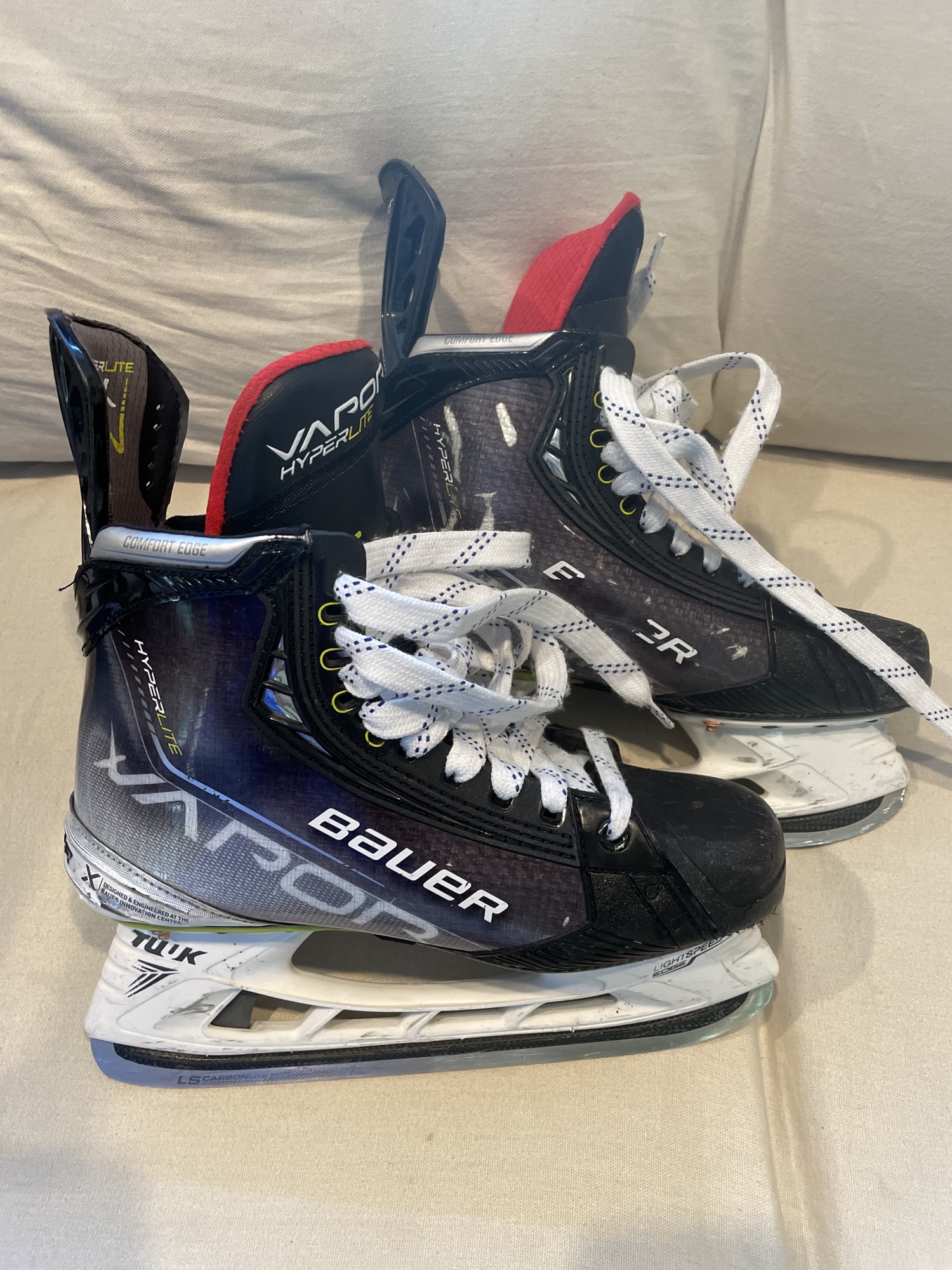 Used Bauer Narrow Width Size 8 Vapor Hyperlite Hockey Skates SidelineSwap