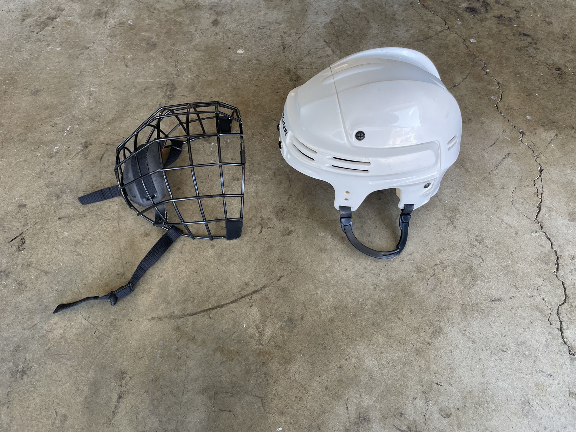 Used Small Bauer 4500 Helmet W/ Cage SidelineSwap