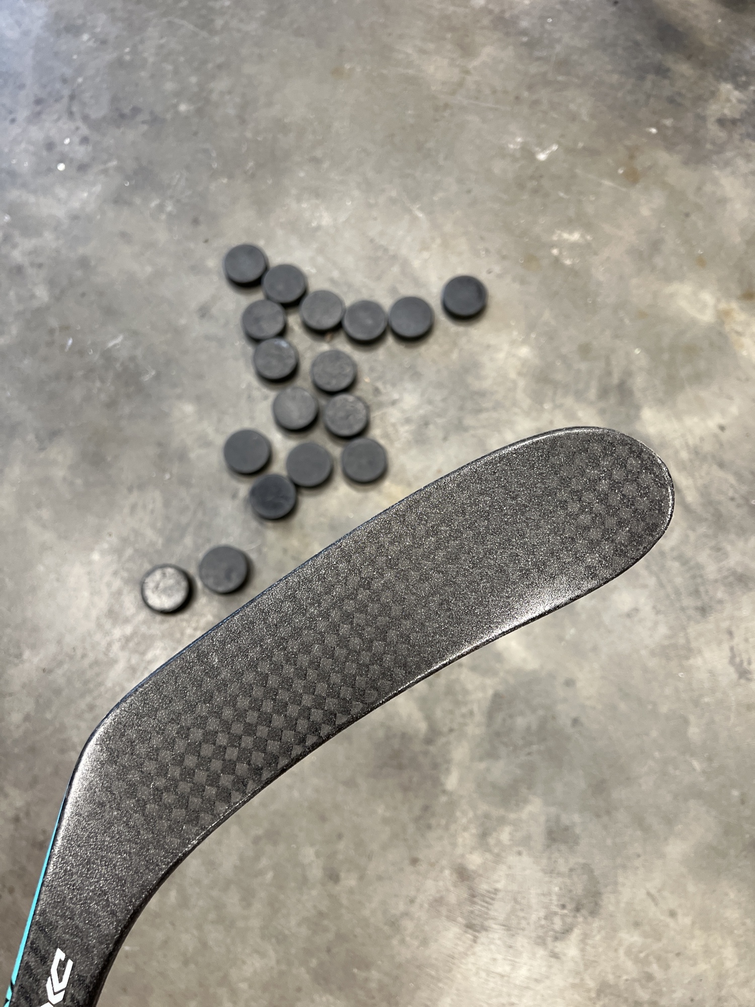 New Right Handed P28 Alpha DX Hockey Stick 80 Flex Grip MAX HEIGHT