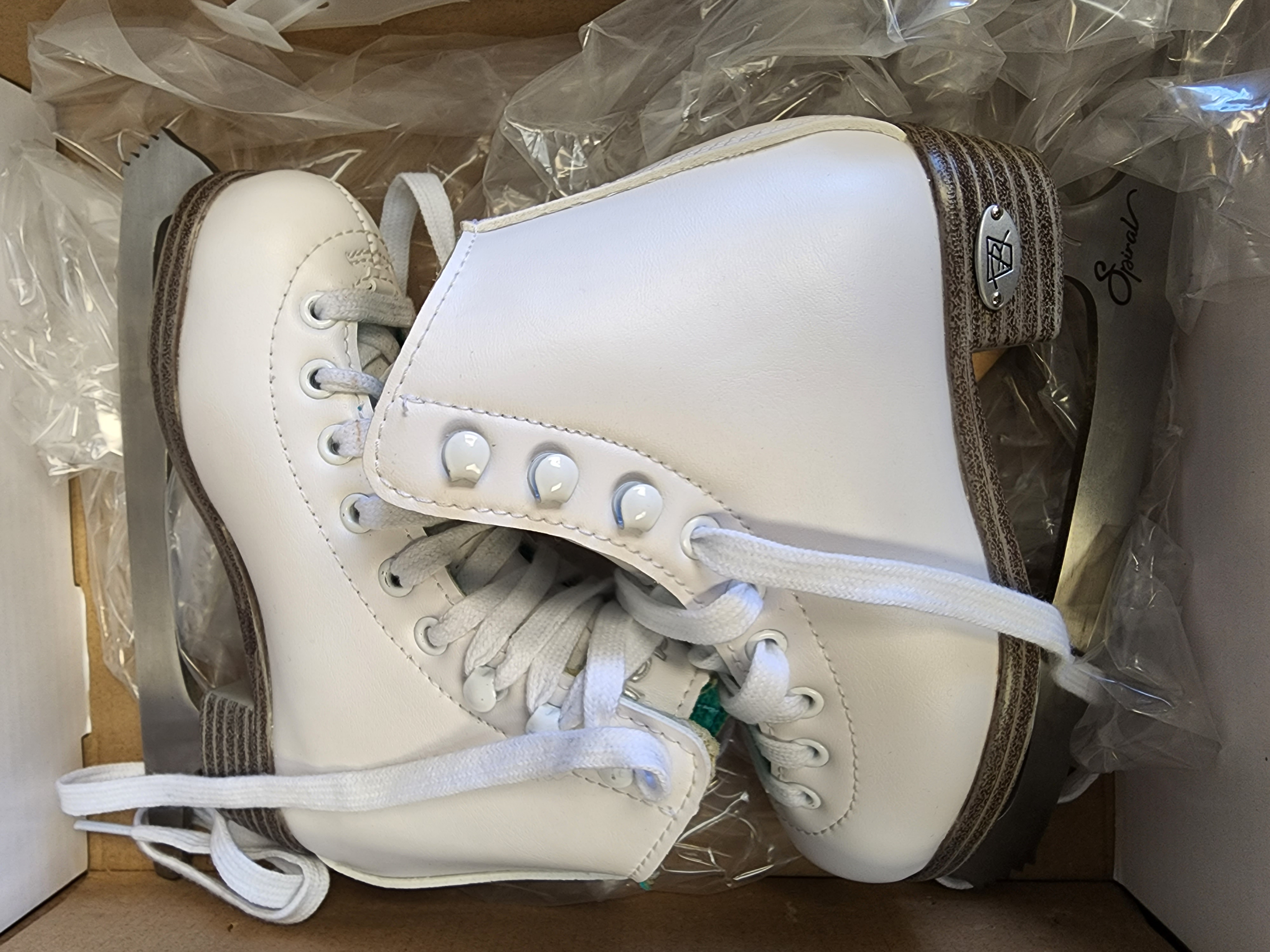 New Riedell Figure Skates Size 11 youth SidelineSwap