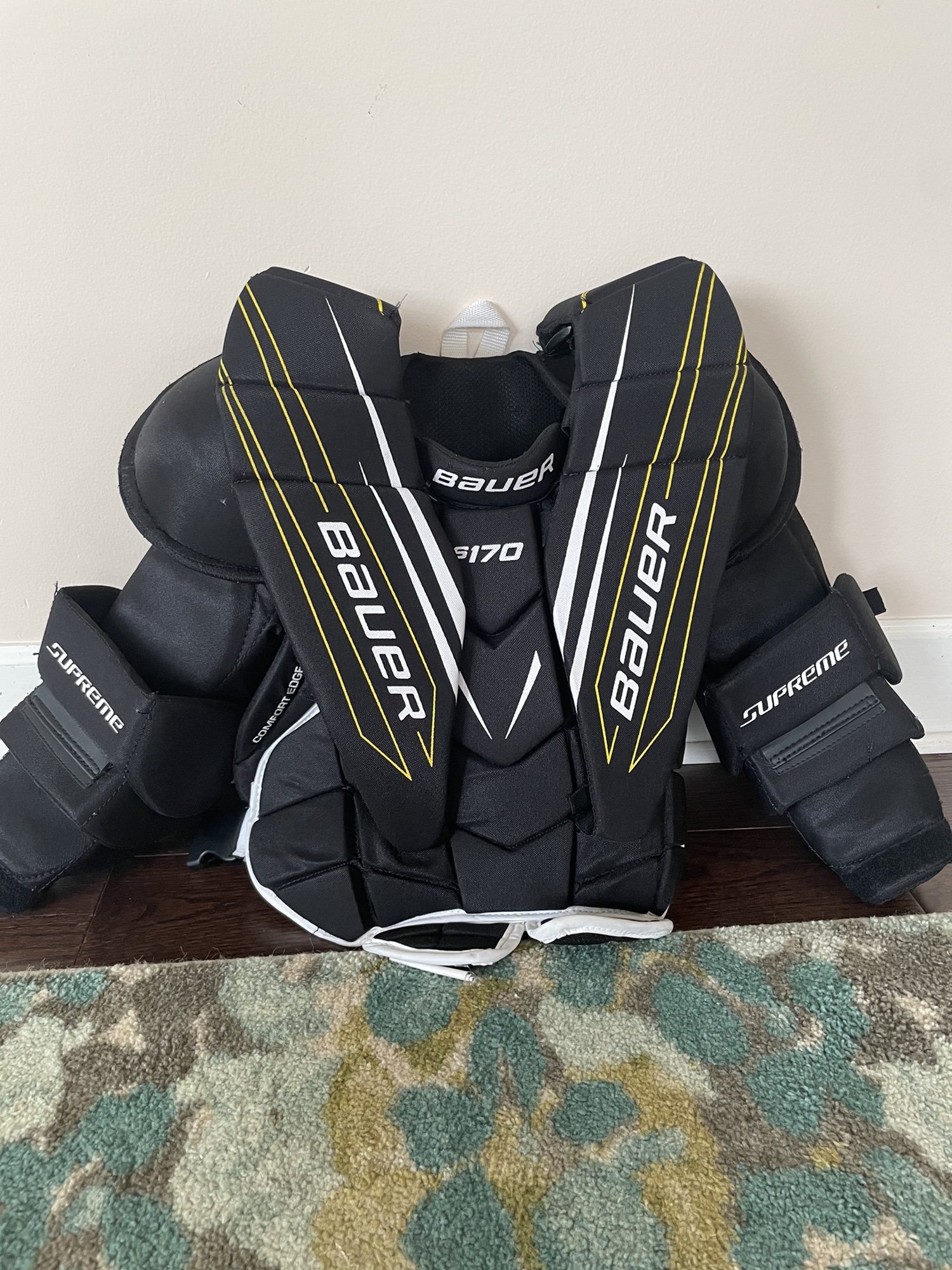 Used Junior Large Bauer Supreme S170 Goalie Chest Protector SidelineSwap