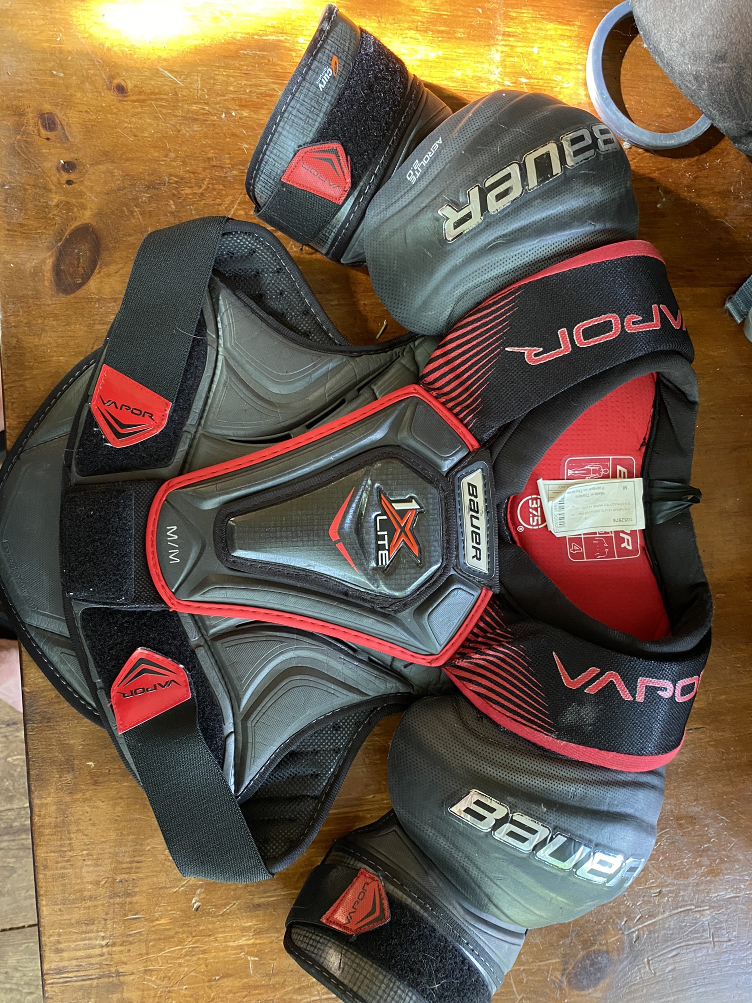 Senior Medium Bauer Vapor 1X Lite Shoulder Pads SidelineSwap