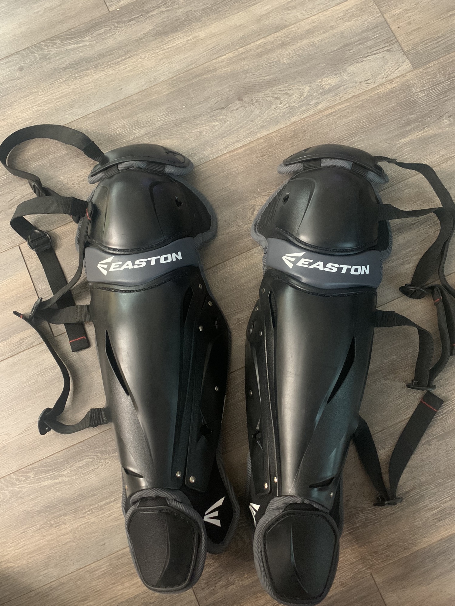 New Intermediate Easton Catcher's Leg Guards SidelineSwap