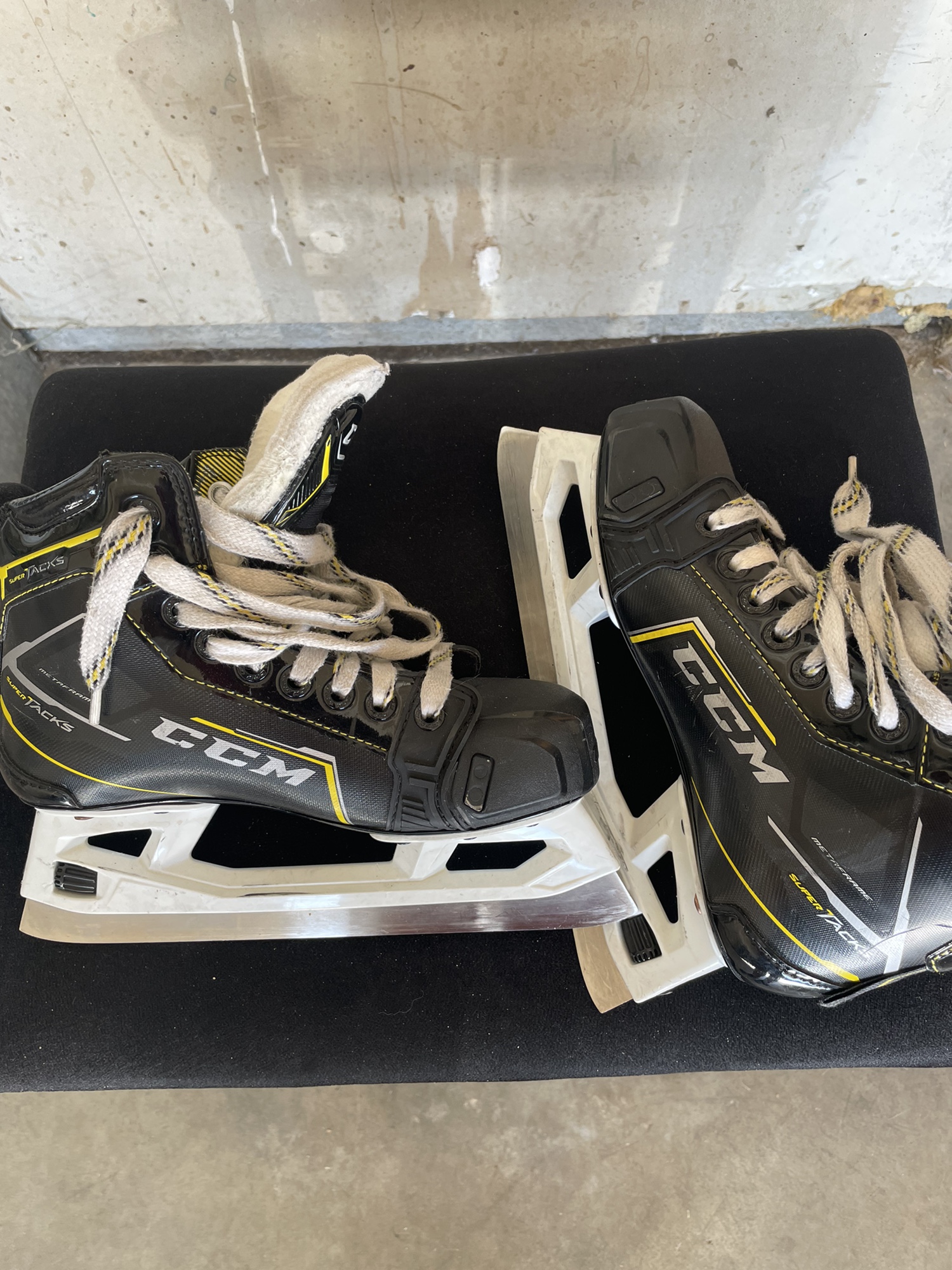 Used CCM Super Tacks Goalie 9380 Hockey Skates SidelineSwap