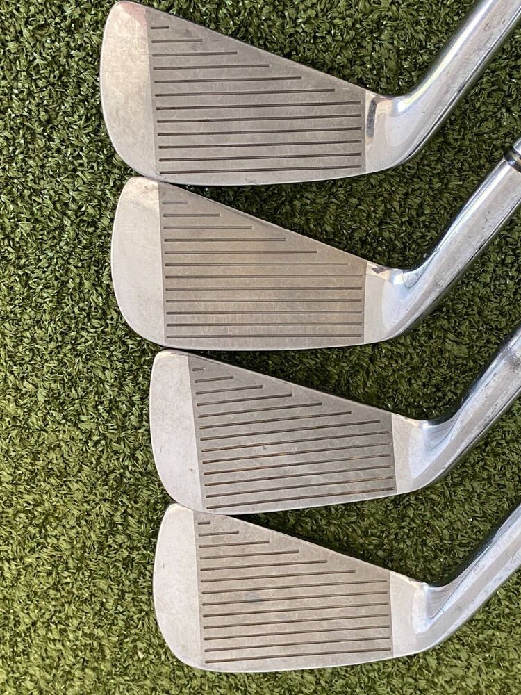 Wilson 1200 LT Iron Set (39, P) RH Wilson V2 Regular Steel (L2436