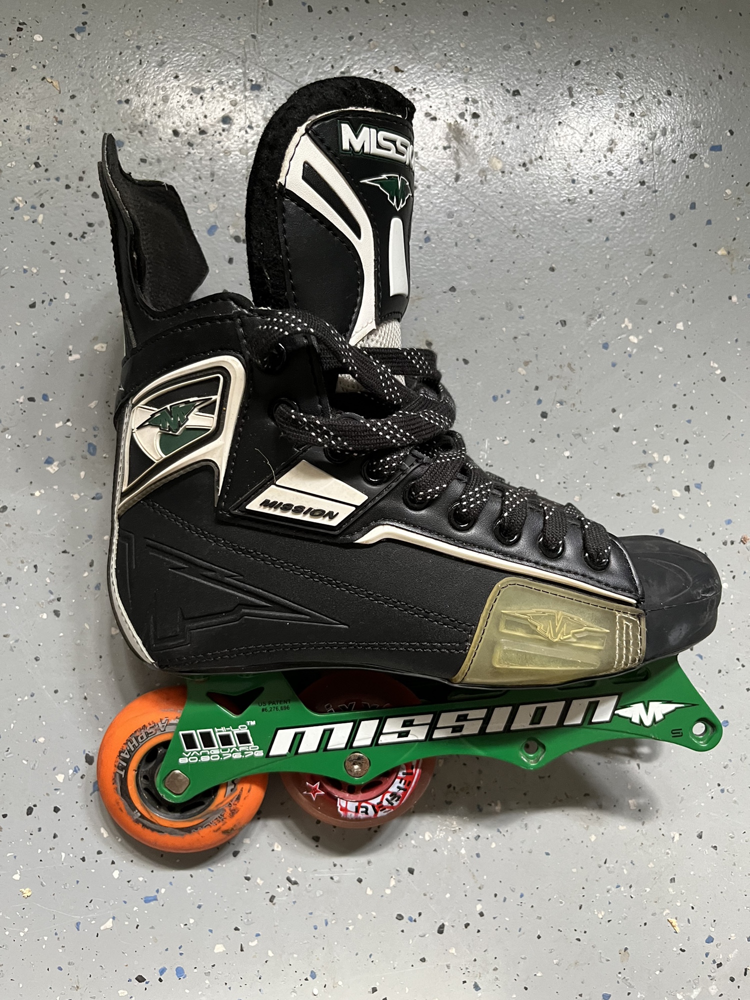 Mission DSX Inline Hockey Roller Skates Size 7E (7 US Men Shoe Size/ 8.