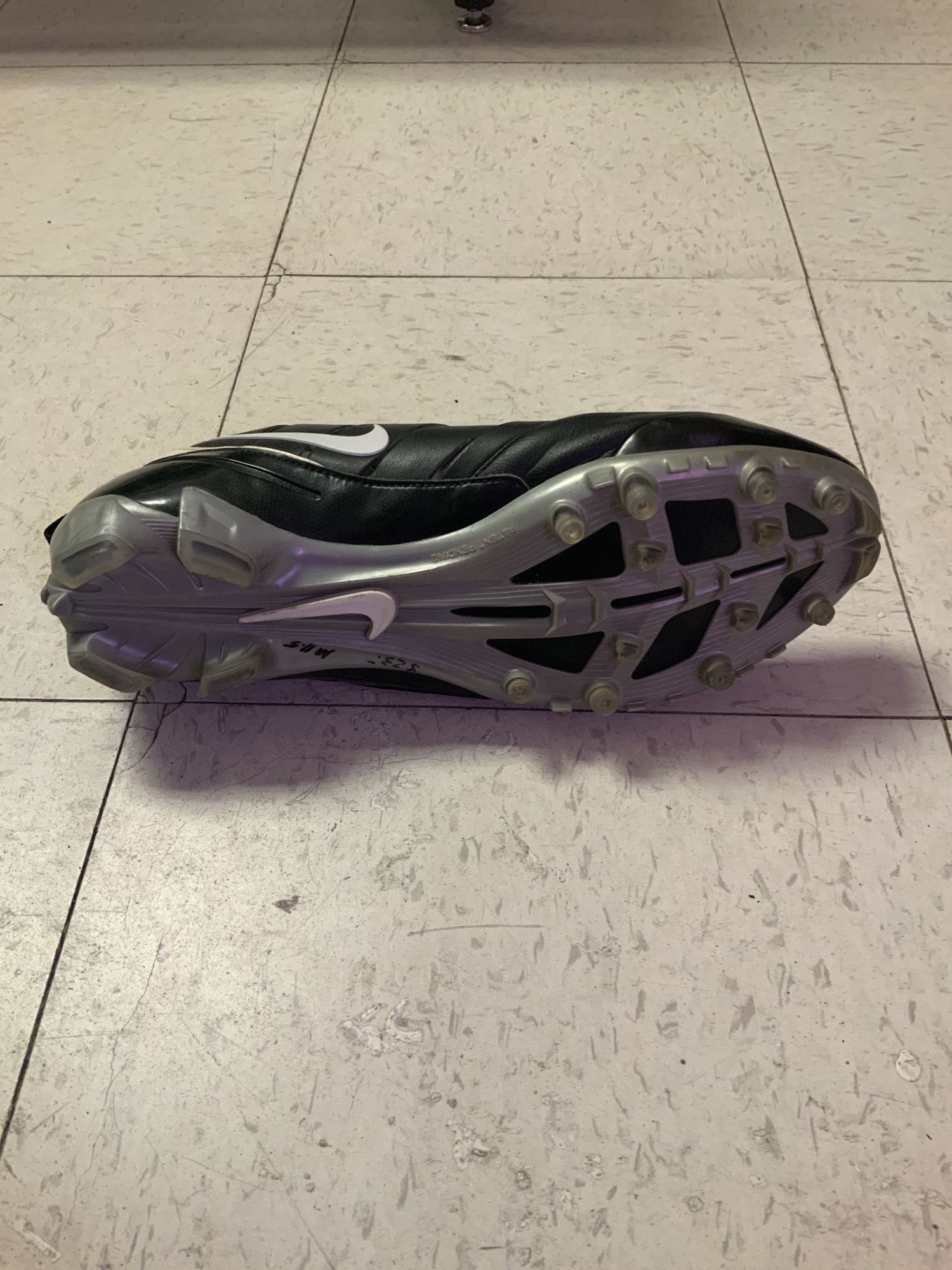 Unisex Size 11.5 (Women's 12.5) Nike Football Cleats SidelineSwap