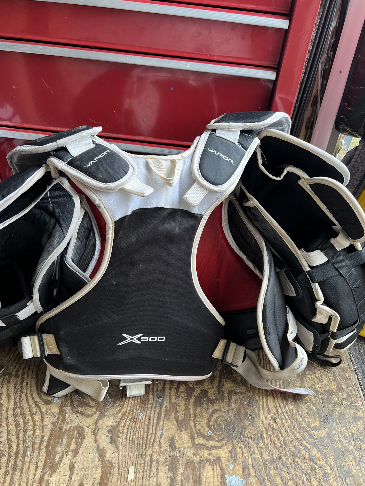 Senior Medium Bauer Vapor X900 Goalie Chest Protector SidelineSwap