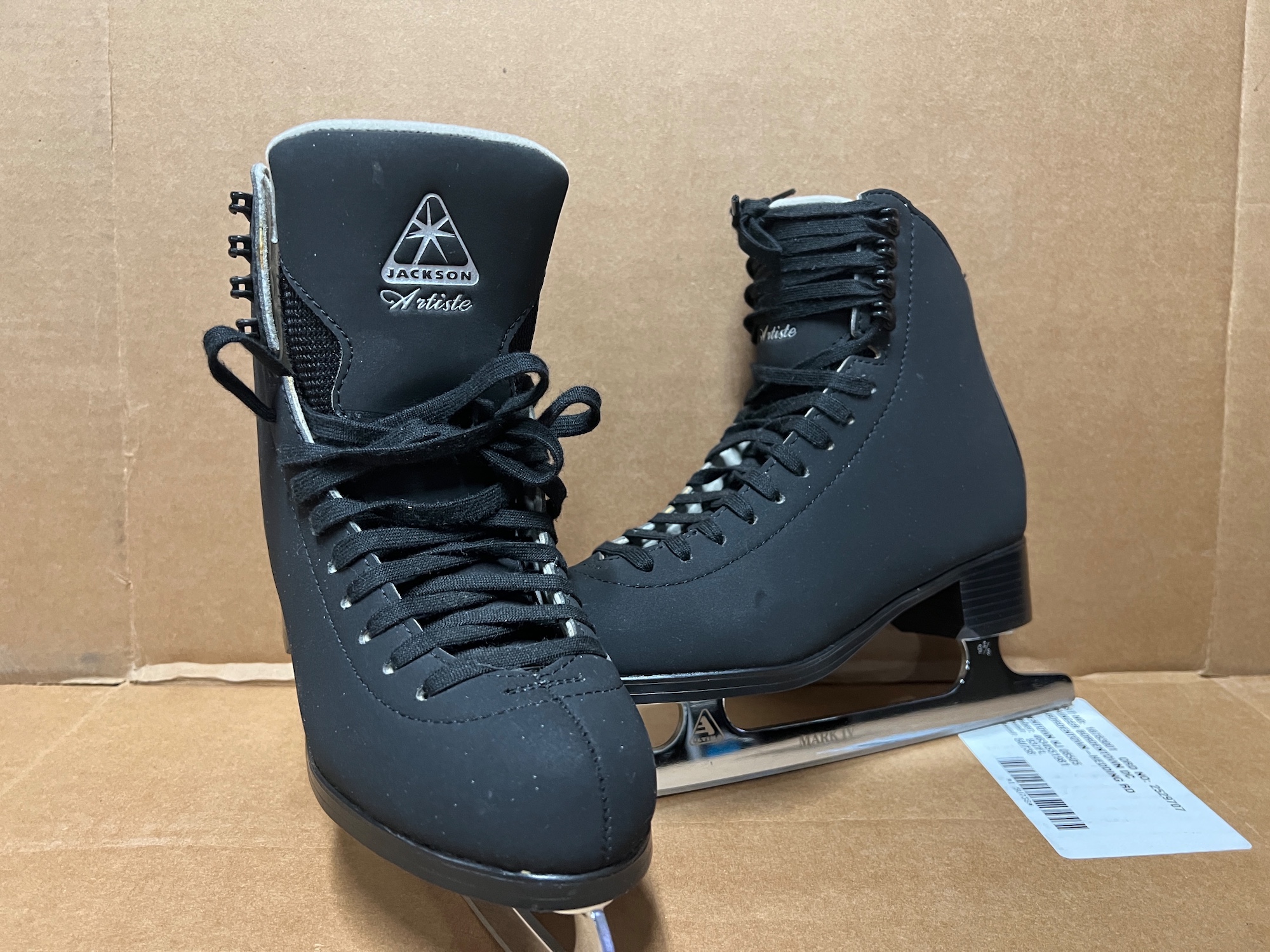 Jackson Artiste Size 4 Boys Figure Skates W/ MK IV Ultimate Blades