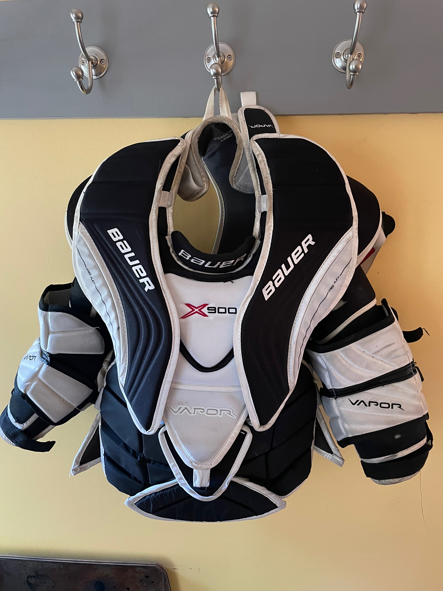 Bauer Vapor Goalie Chest Protector Intermediate Large SidelineSwap
