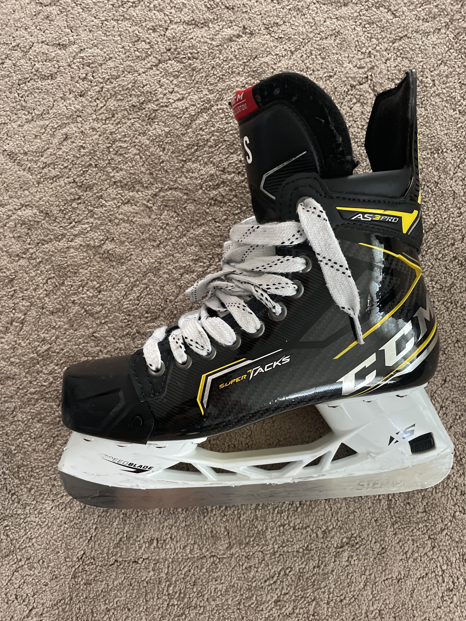 Used CCM Regular Width Size 8.5 Super Tacks AS3 Pro Hockey Skates