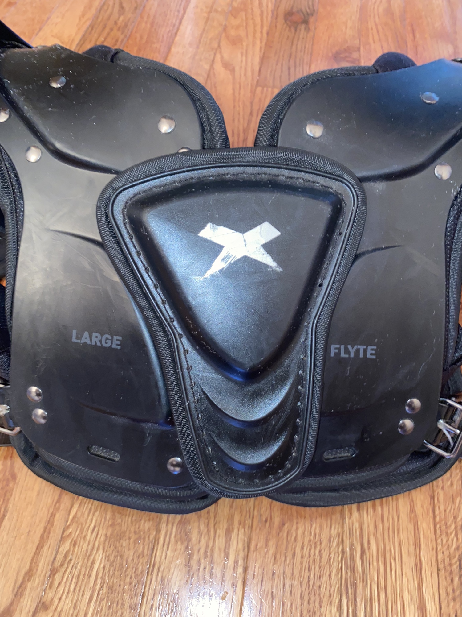 Xenith flyte shoulder pads Youth Large SidelineSwap