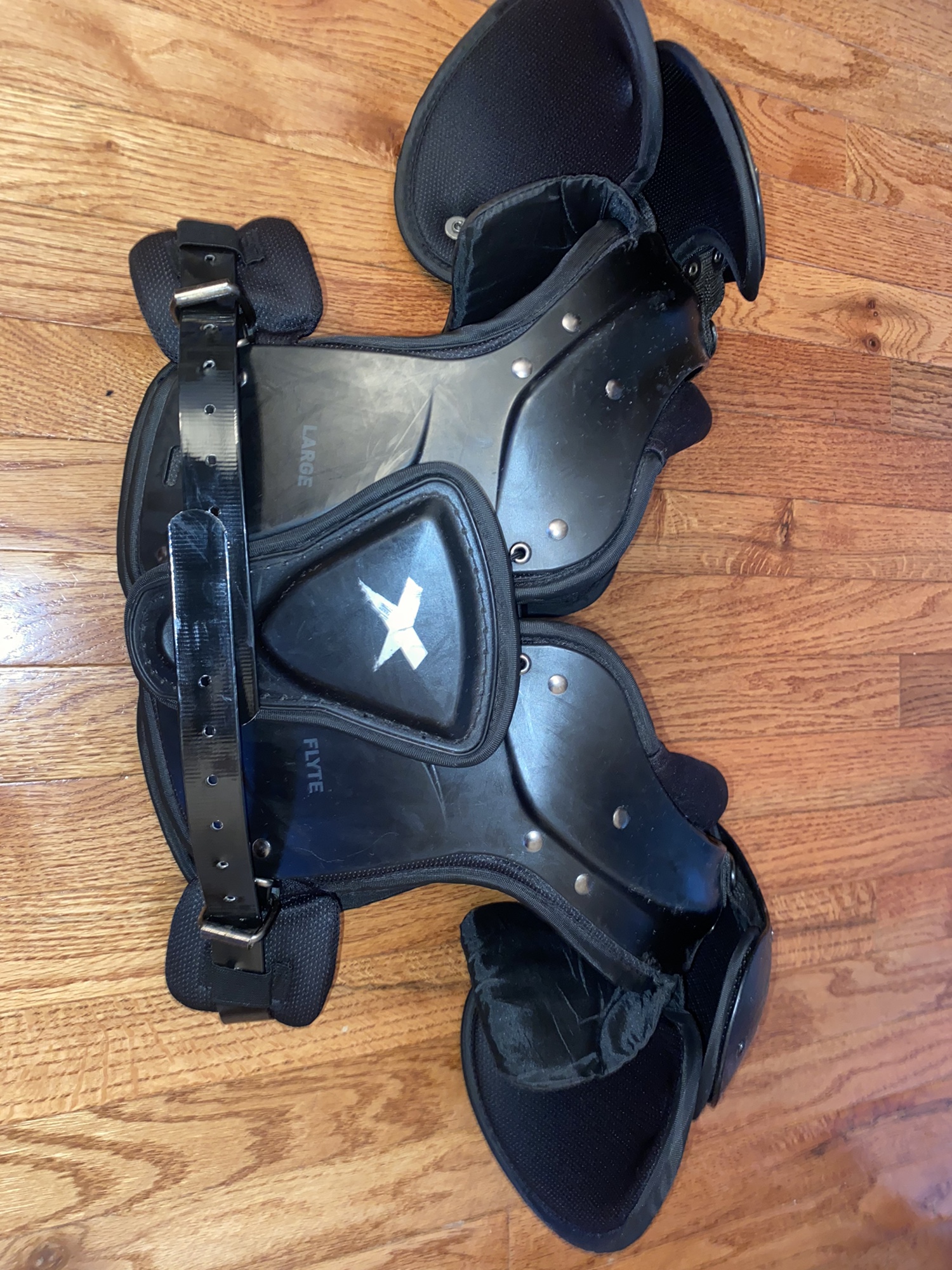 Xenith flyte shoulder pads Youth Large SidelineSwap