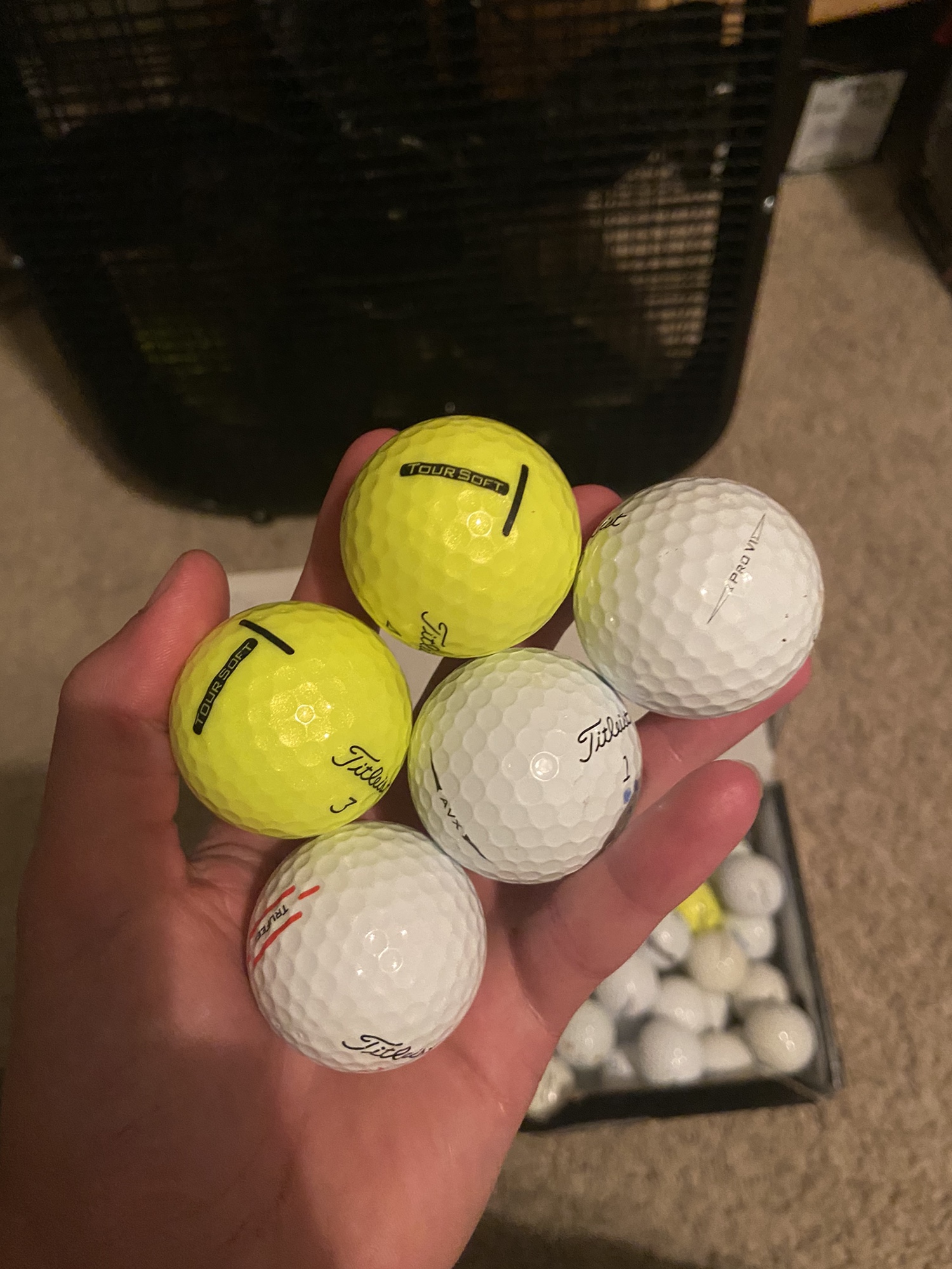 100 ASSORTED TITLEST GOLF BALLS SidelineSwap