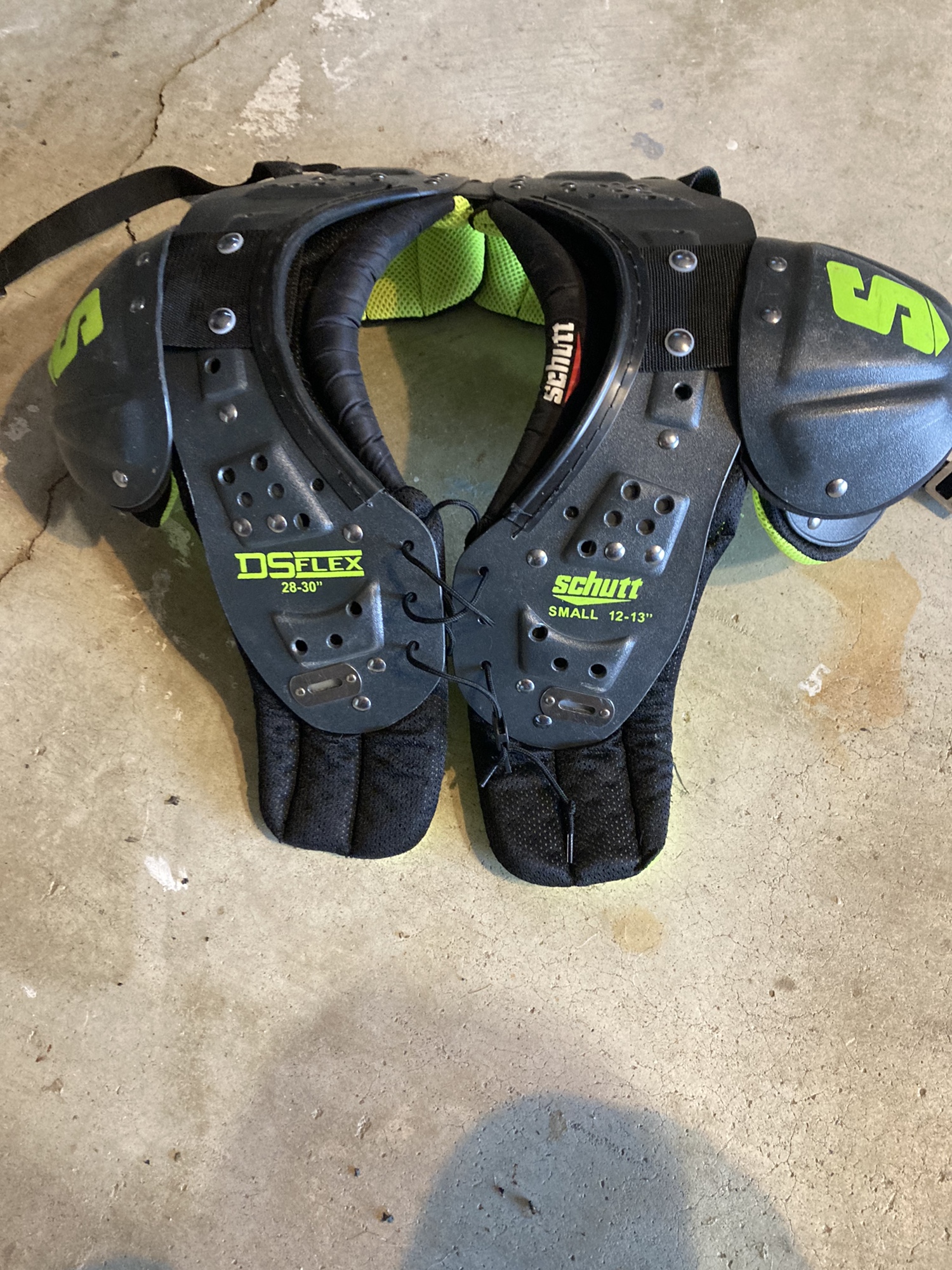 Youth Small Schutt DS Flex Shoulder Pads SidelineSwap