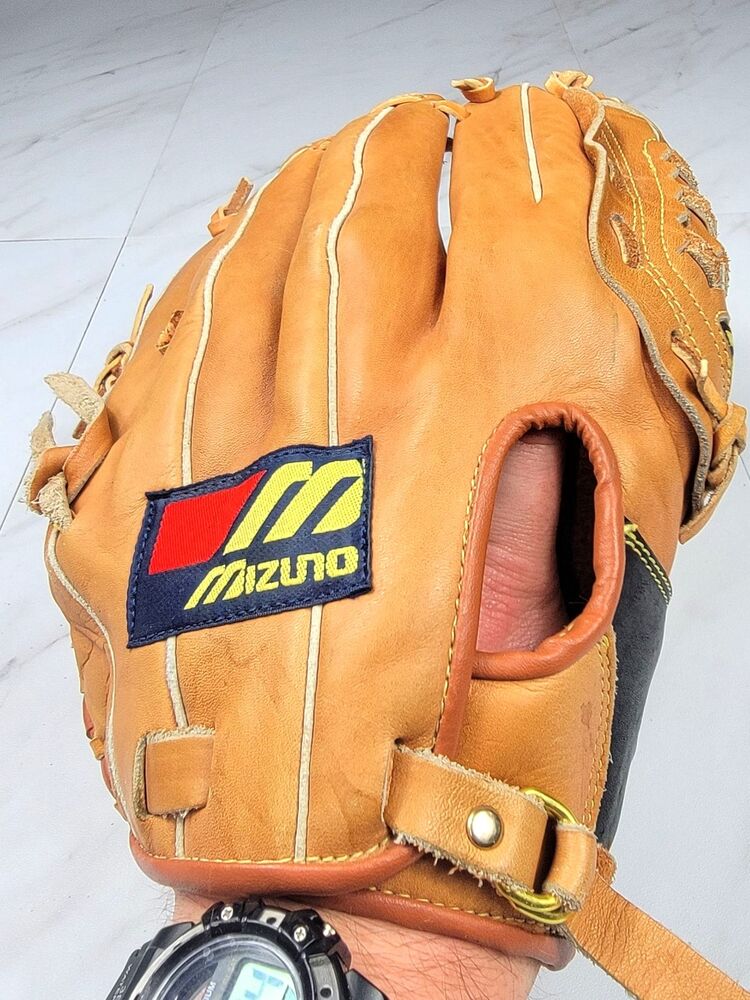 Mizuno MZ 3600 Professional Model Baseball Glove / Right Hand Throw