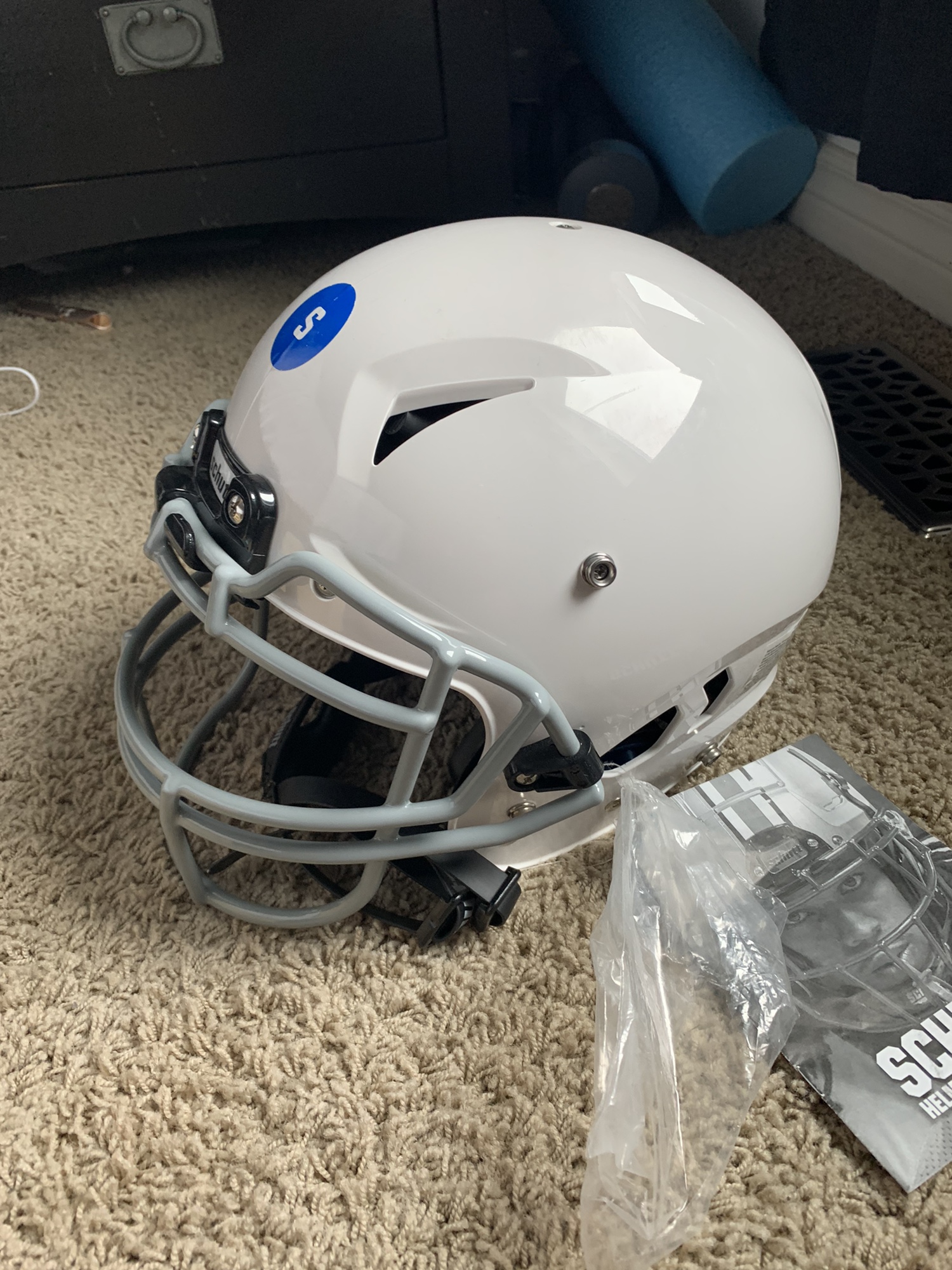 New Small Schutt Vengeance A11 Helmet Youth SidelineSwap