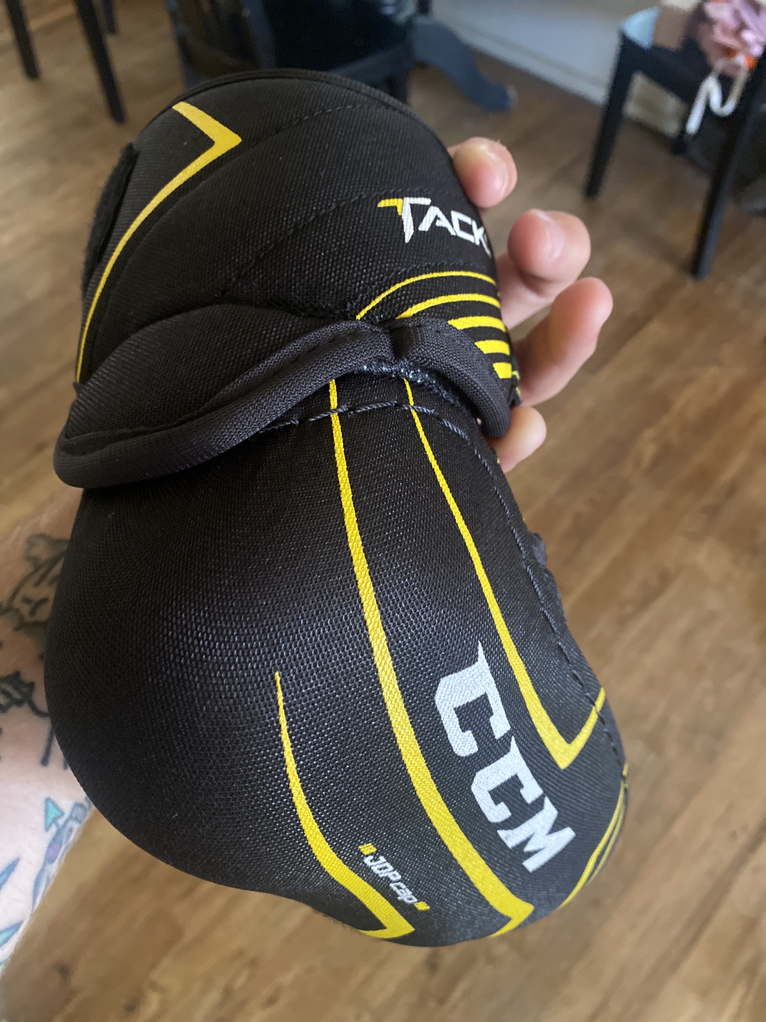 Used Extra Large CCM Tacks 3092 Elbow Pads SidelineSwap