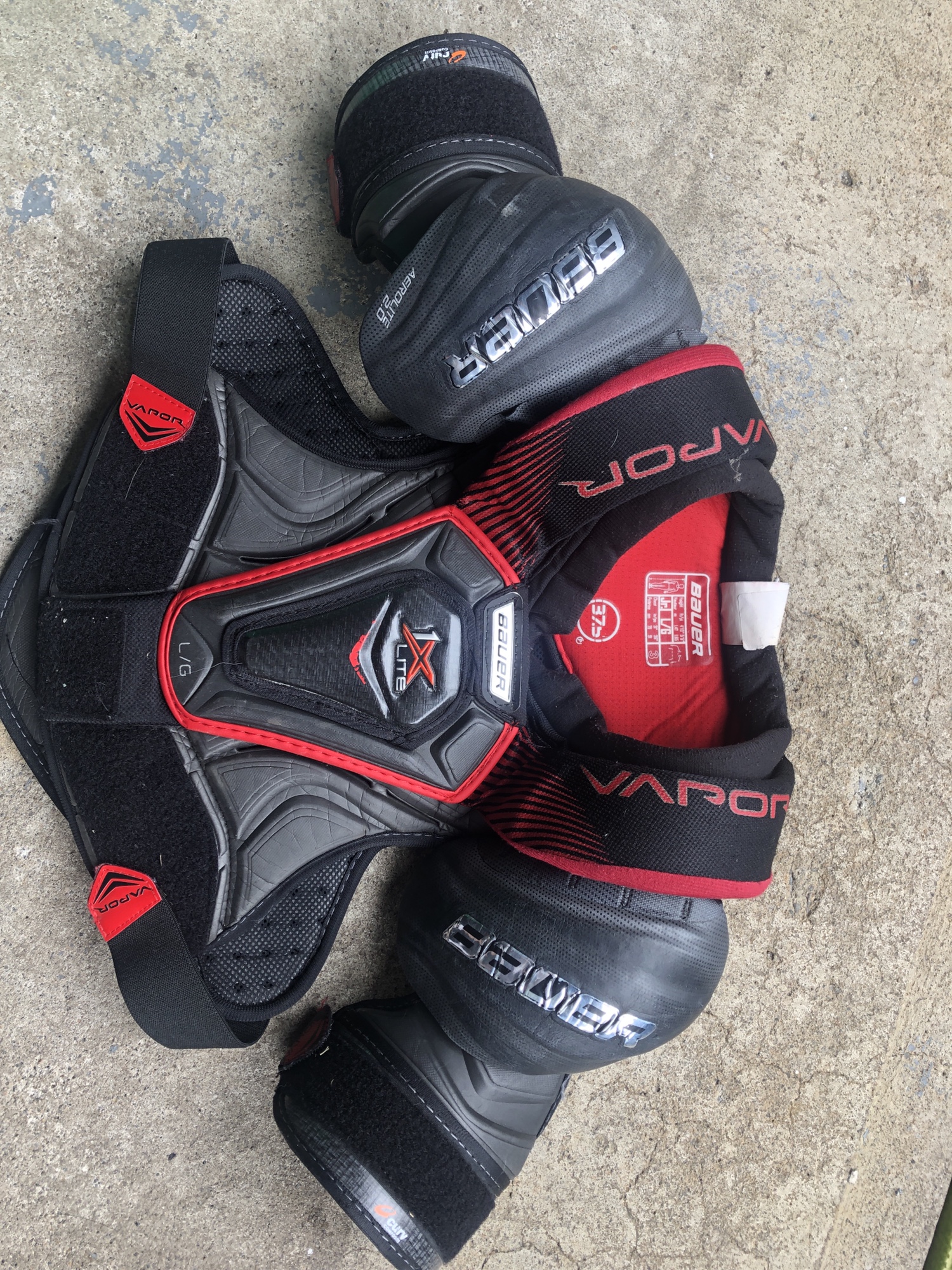 Junior Large Bauer Vapor 1X Lite Shoulder Pads SidelineSwap