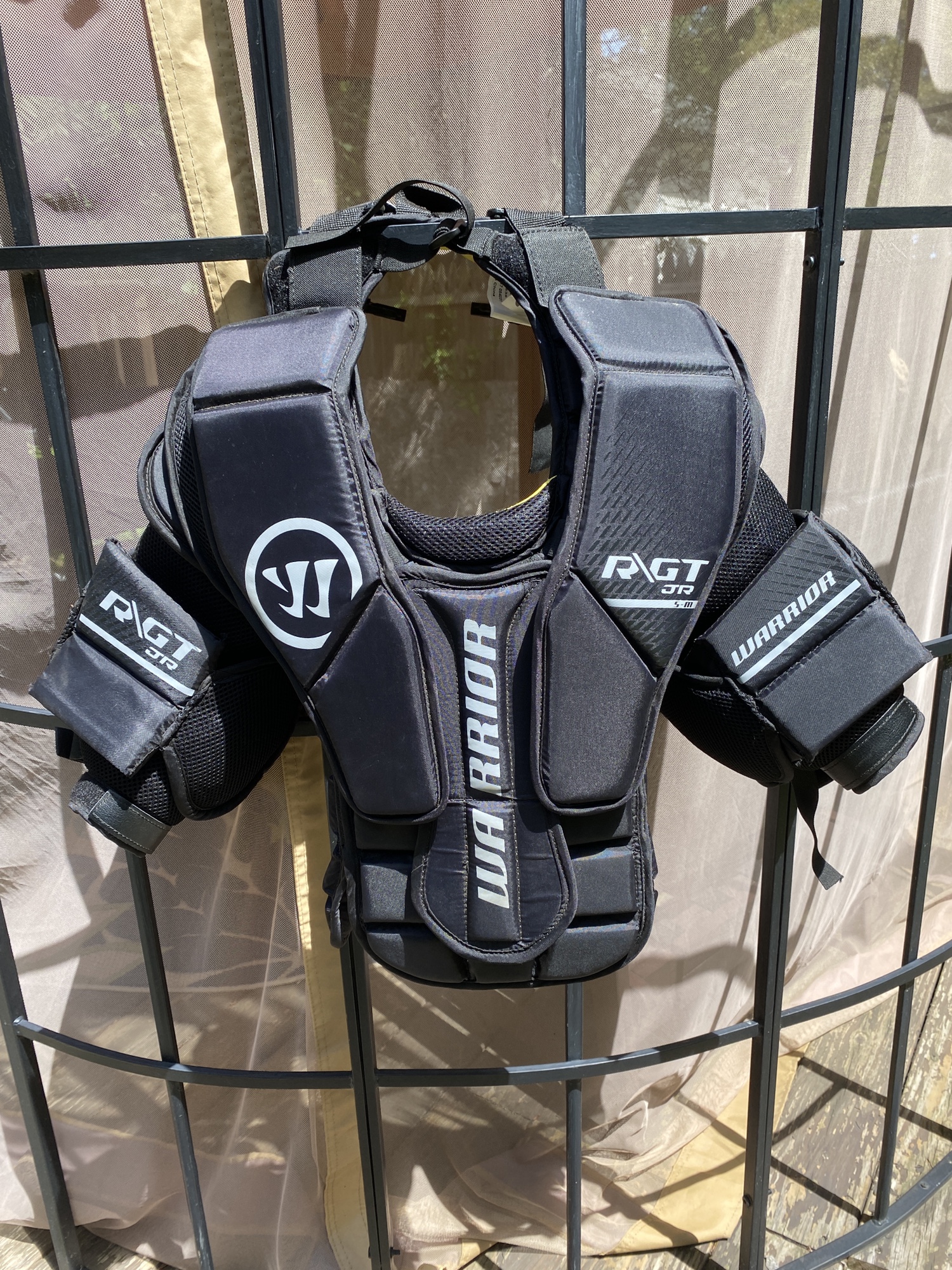 Warrior R/GT Jr Goalie Chest Protector SidelineSwap