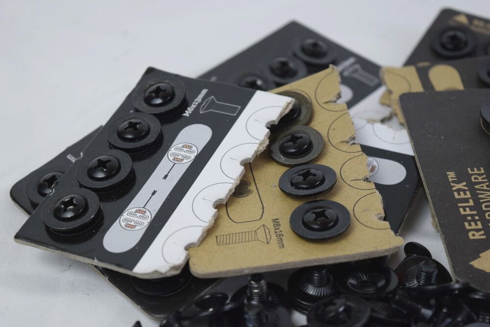 BURTON CHANEL SNOWBOARD BINDINGS SCREWS SET OF 4 screws SidelineSwap