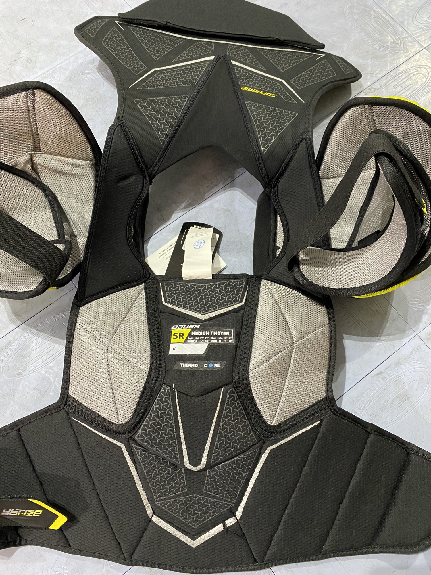 Senior Medium Bauer Supreme Ultrasonic Shoulder Pads SidelineSwap