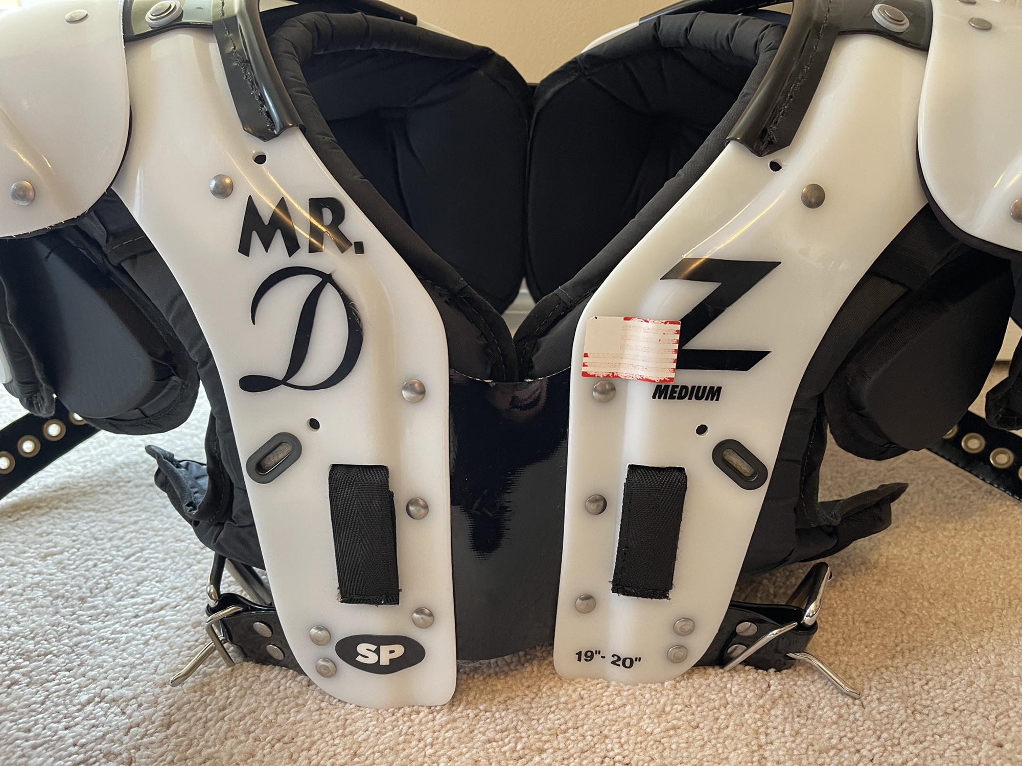 Douglas SP Mr DZ Men’s Shoulder Pads Size Medium SidelineSwap
