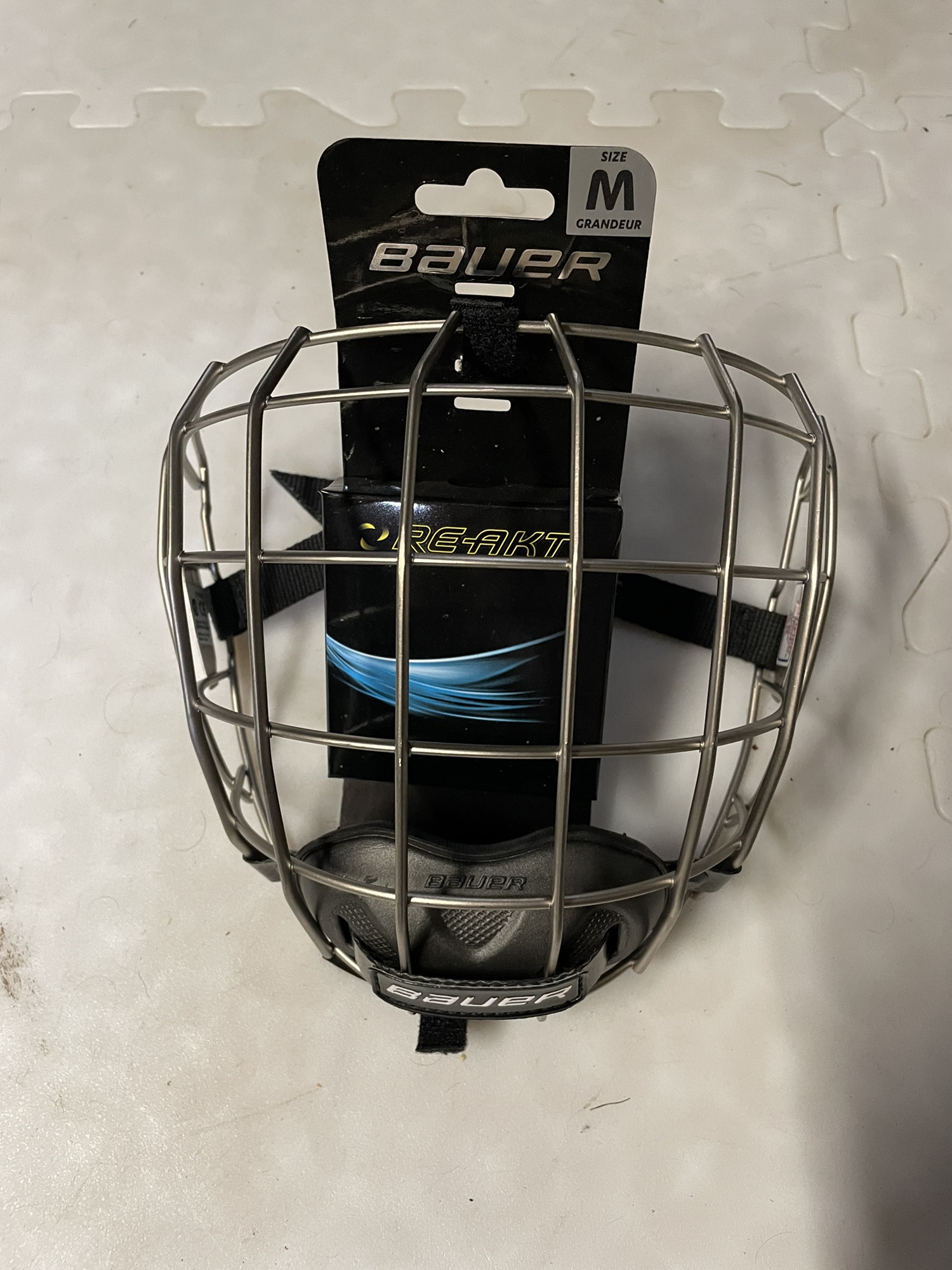 New Medium Bauer ReAkt Titanium Oval Cage SidelineSwap