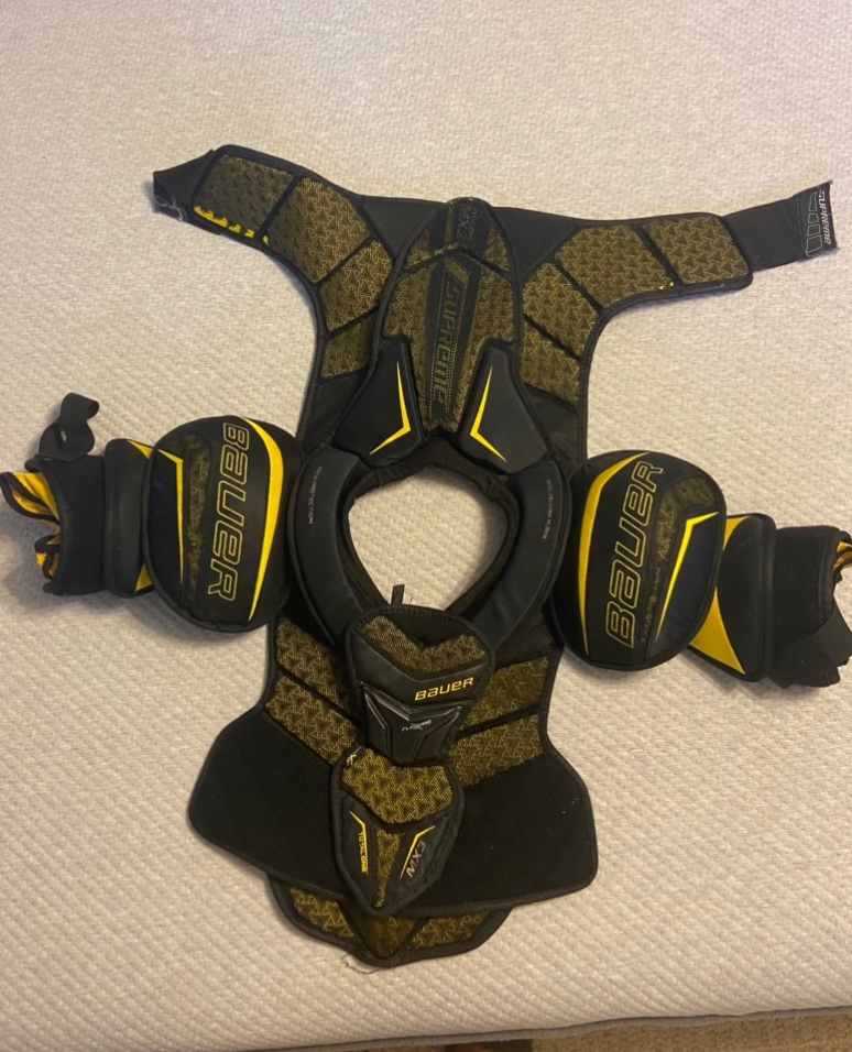 Used Medium Bauer Supreme TotalOne MX3 Shoulder Pads SidelineSwap