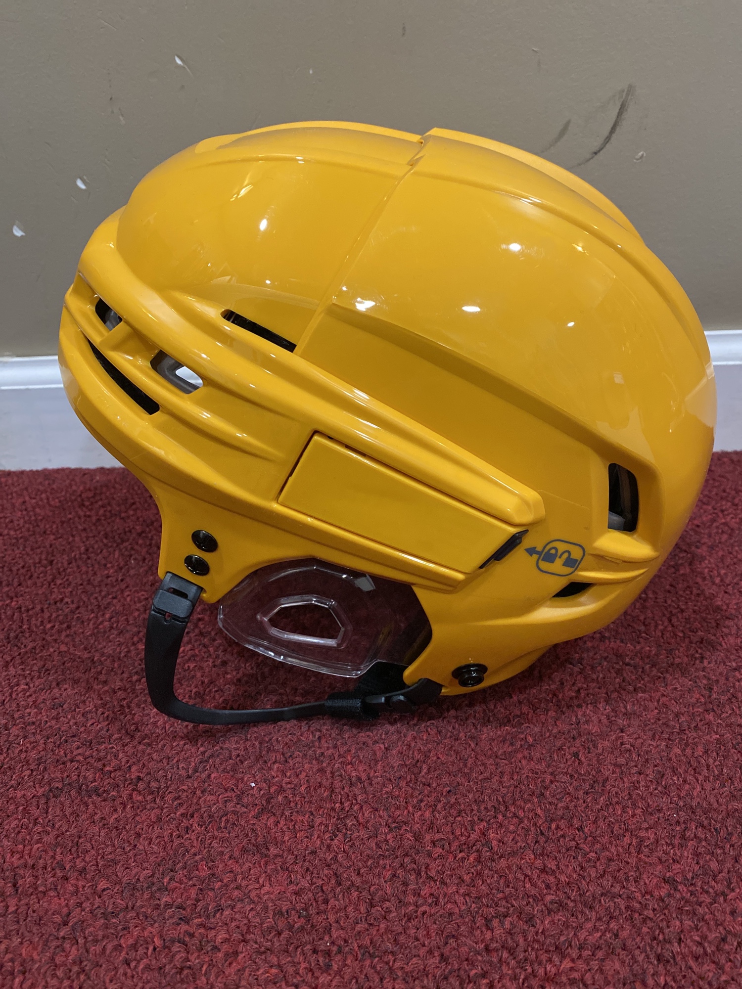 4 Pack New Medium CCM Pro Stock Tacks 910 Helmet ItemMINNYH SidelineSwap