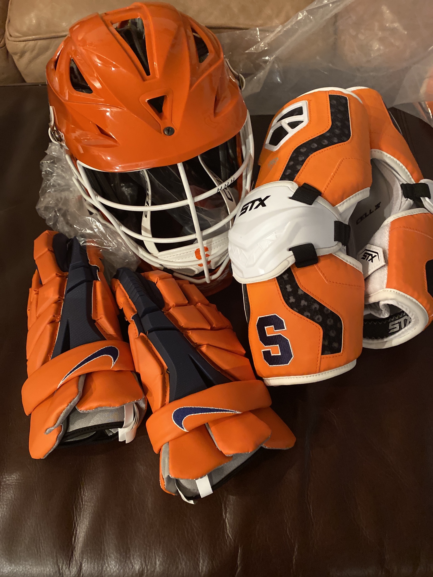 Bundled New Cascade R SU Helmet/ New Vapor Elite Nike lacrosses gloves