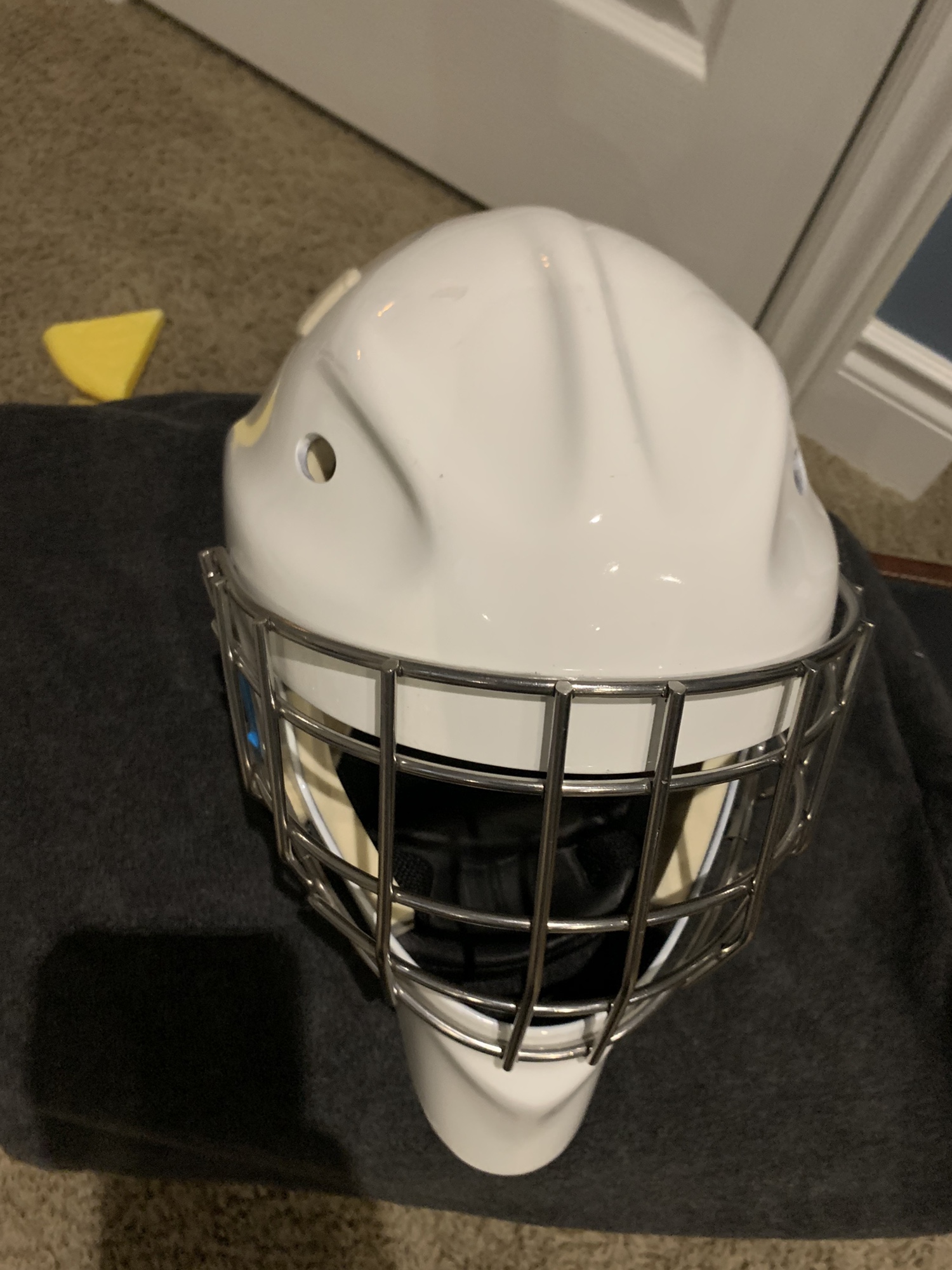 Sportmask X8 Goalie Mask SR Small With Nash Dangler SidelineSwap