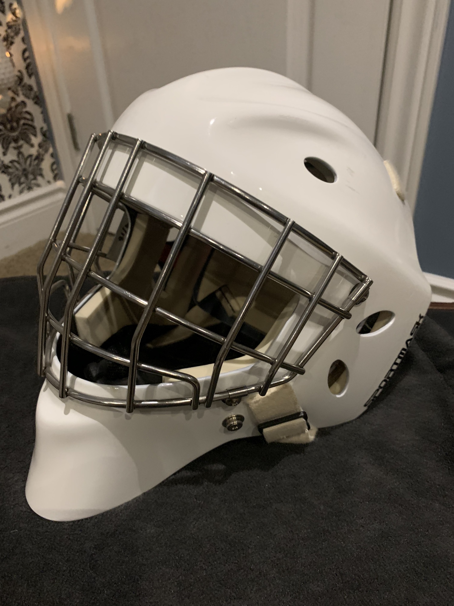 Sportmask X8 Goalie Mask SR Small With Nash Dangler SidelineSwap