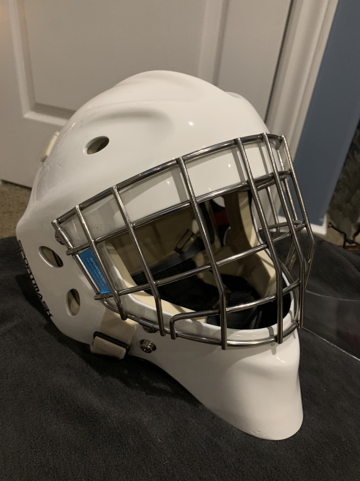 Sportmask X8 Goalie Mask SR Small With Nash Dangler SidelineSwap