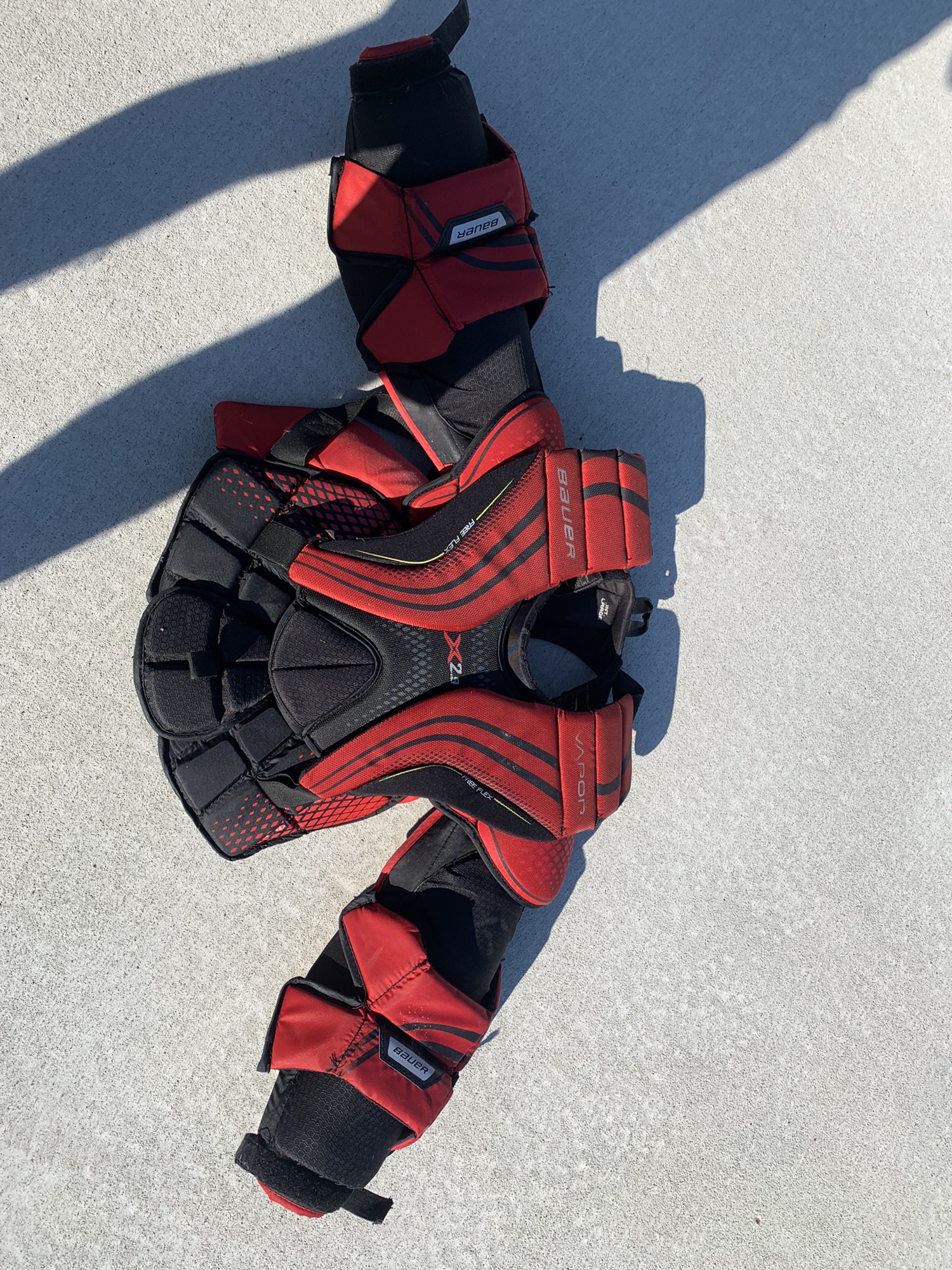 Large Bauer Supreme s29 Goalie Chest Protector SidelineSwap