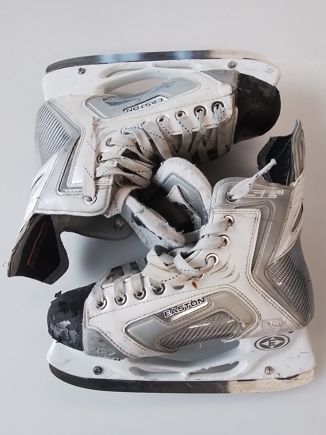 Used Easton Se16 Junior 05 Ice Hockey Skates SidelineSwap