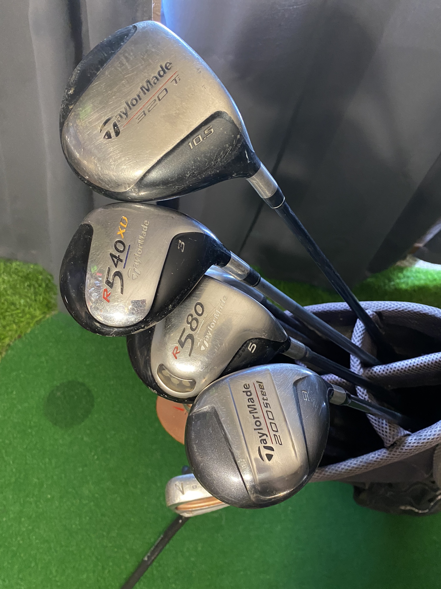 Taylormade burner oversize complete golf club set with Taylormade stand bag SidelineSwap