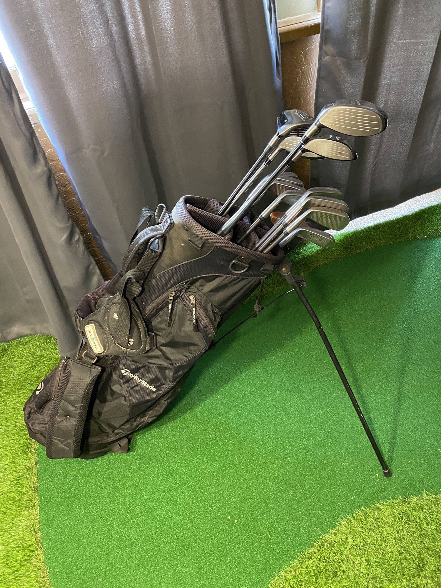 Taylormade burner oversize complete golf club set with Taylormade stand bag SidelineSwap