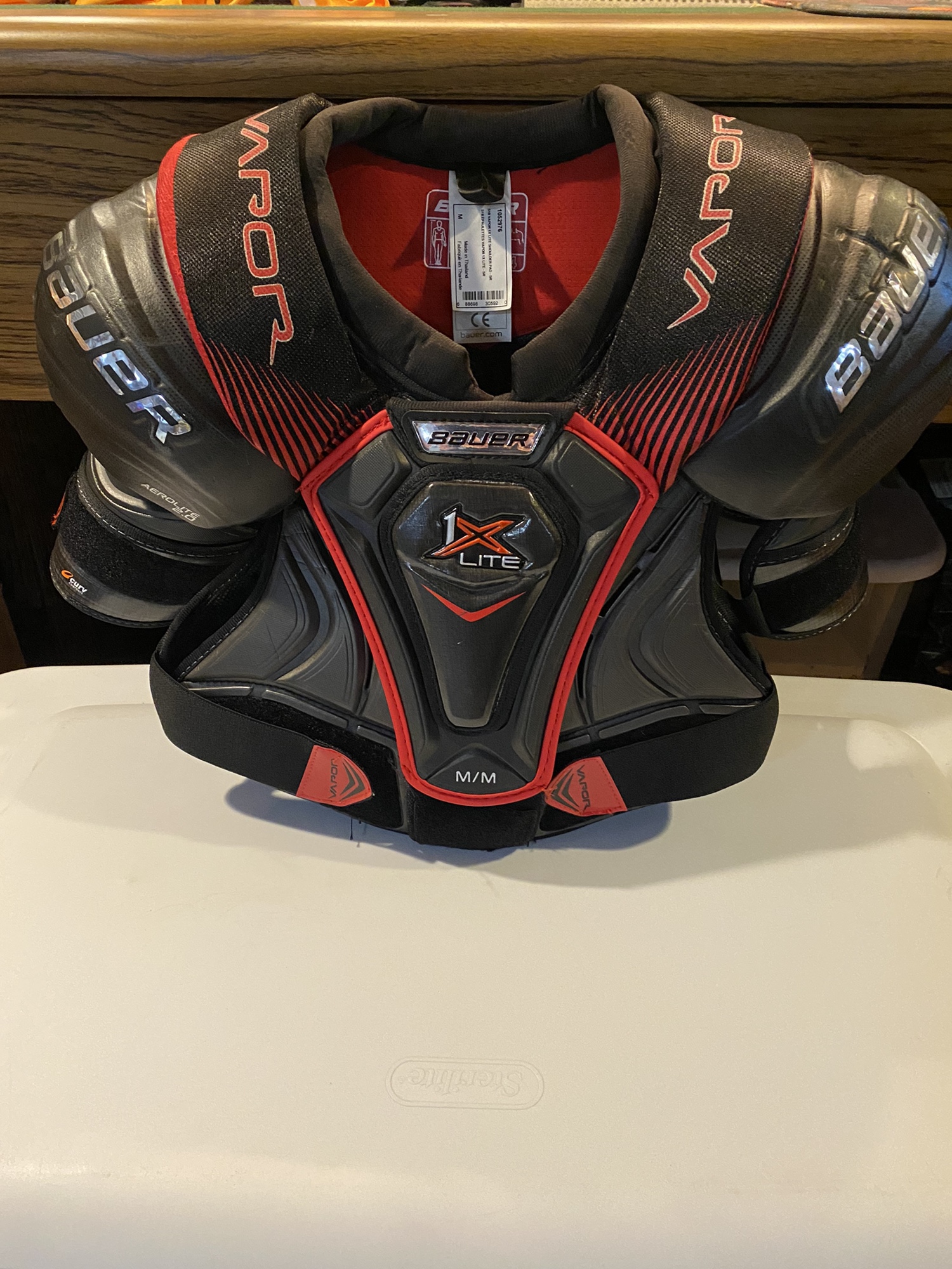 Senior Medium Bauer Vapor 1X Lite Shoulder Pads SidelineSwap