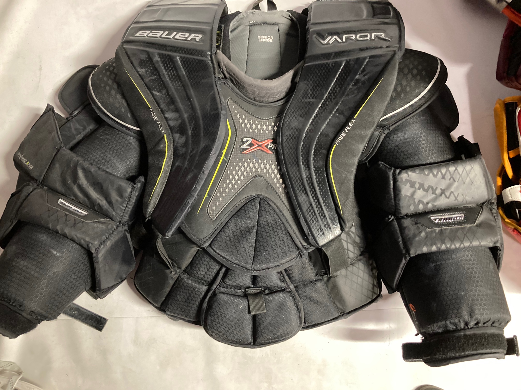Used Large Bauer Vapor 2X Pro Goalie Chest Protector (GCP052