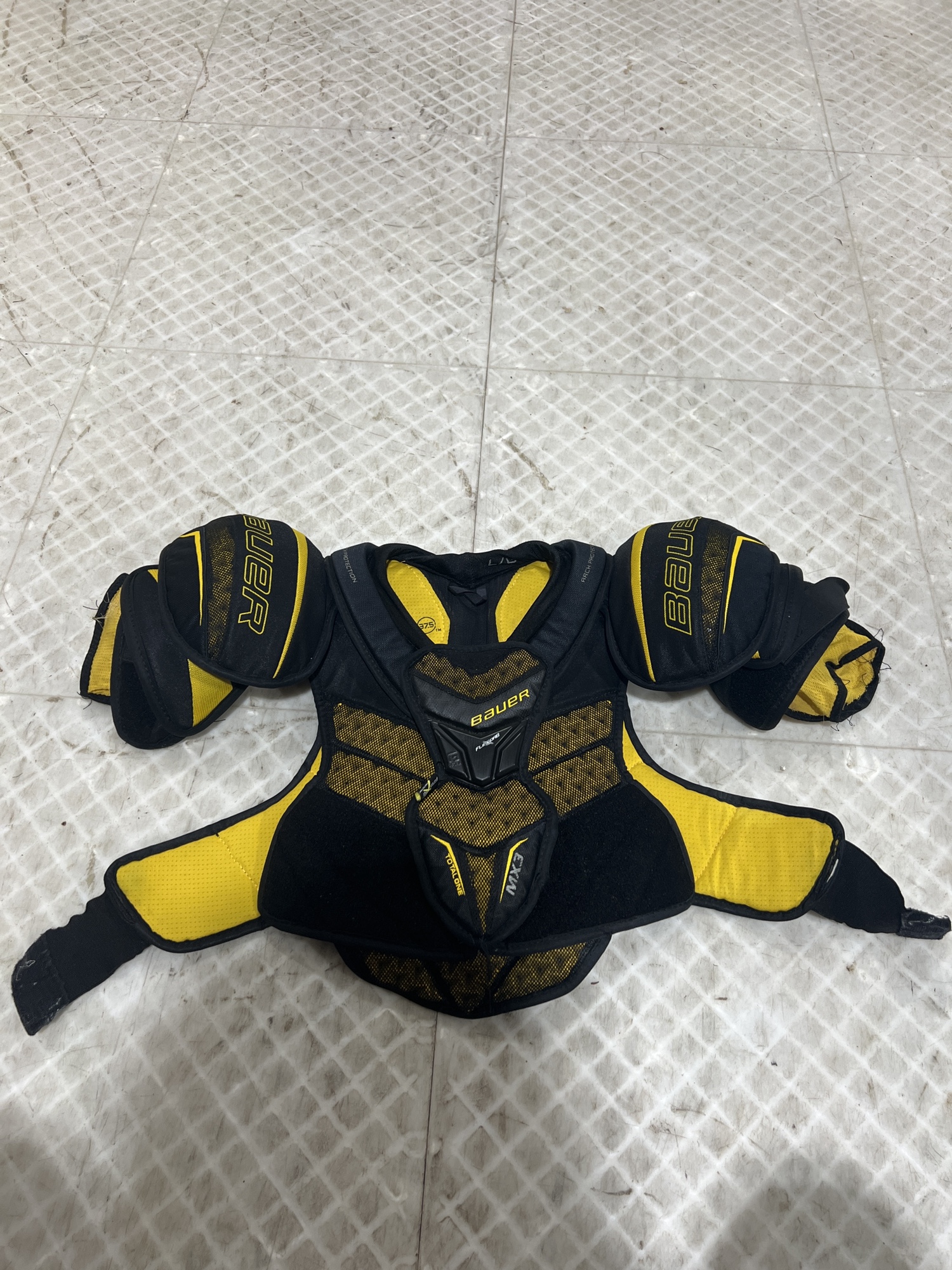 Senior Large Bauer Supreme TotalOne MX3 Shoulder Pads SidelineSwap
