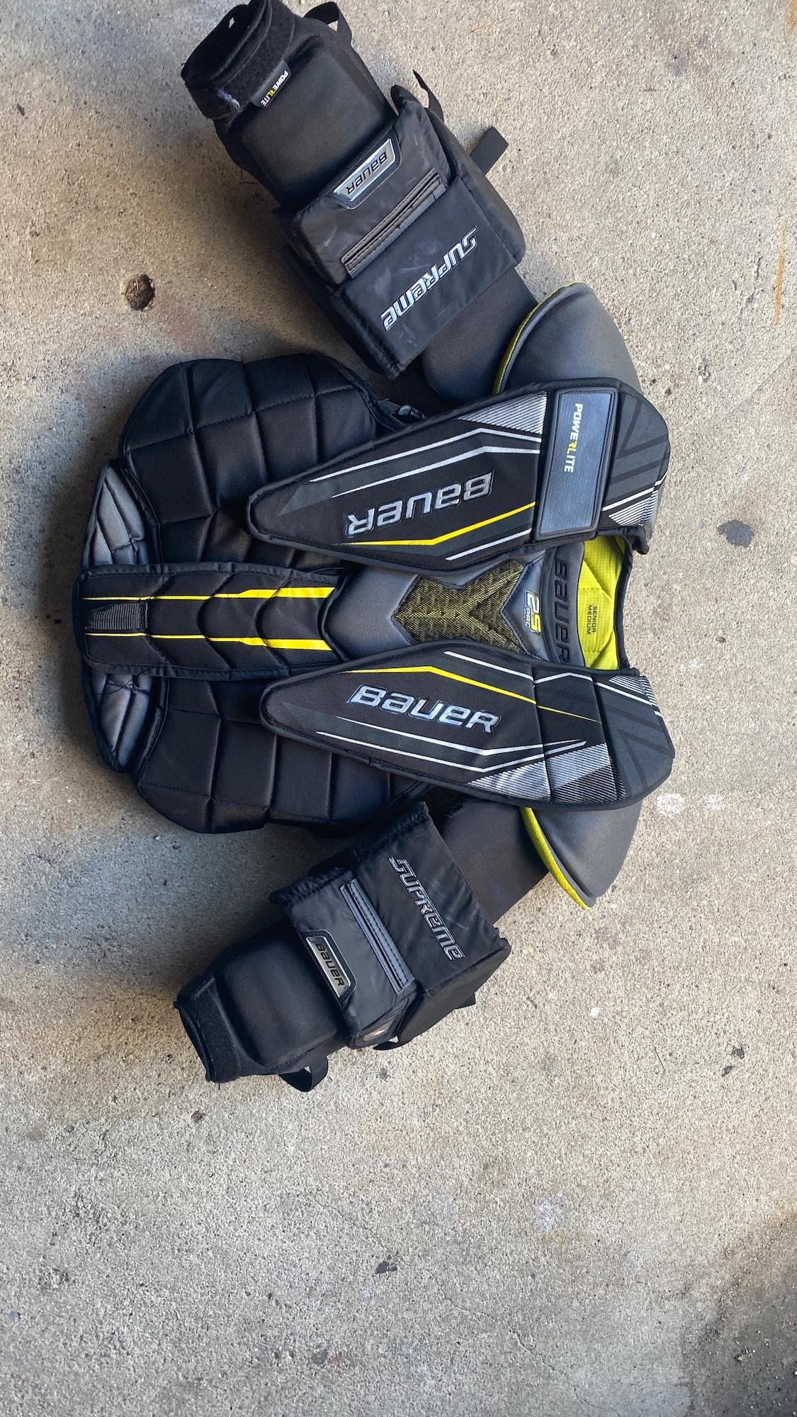 Used Medium Bauer Supreme 2S Pro Goalie Chest Protector SidelineSwap