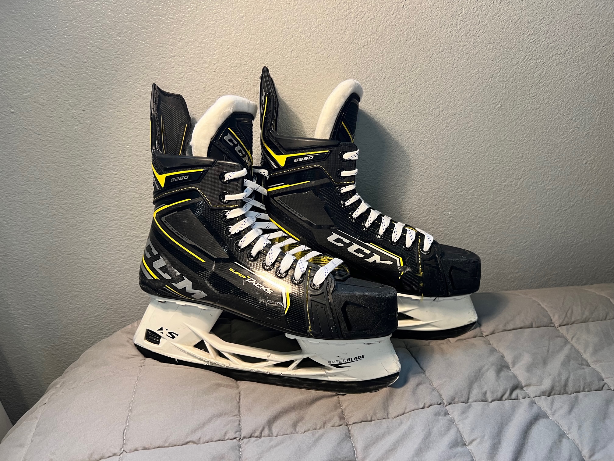 READ DISCRIPTION Senior Used CCM Super Tacks 9380 Hockey Skates Regular